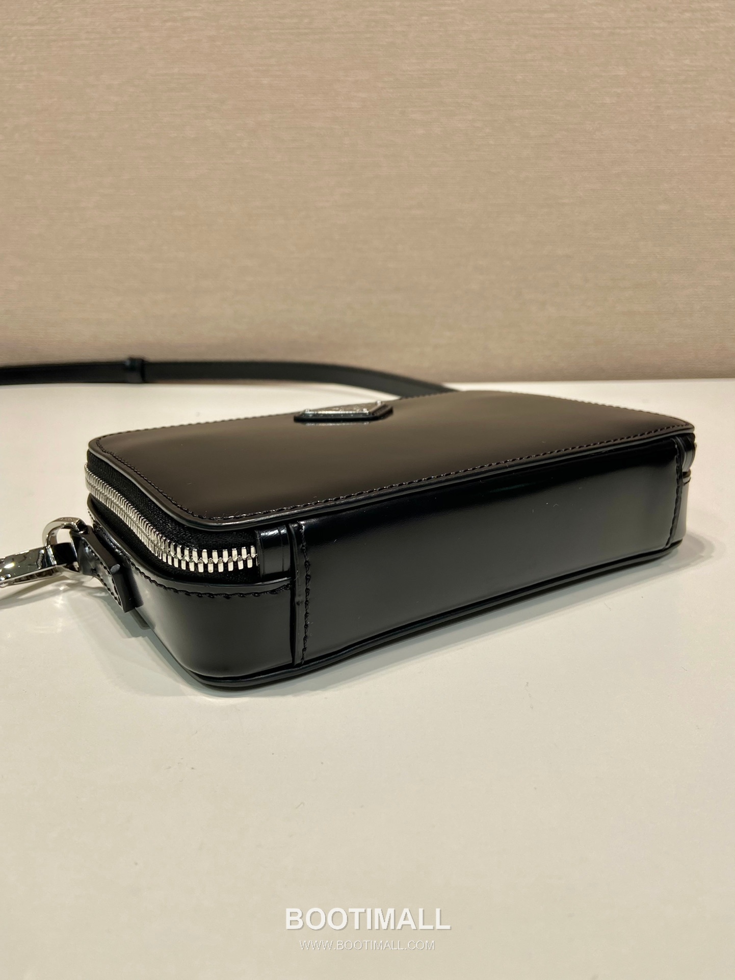 Prada Saffiano Leather Brique Messenger Bag with Adjustable Strap and Triangle Logo 프라다 사피아노 레더 삼각로고 조절 스트랩 브리크 메신저백 2VH173 19cm 6