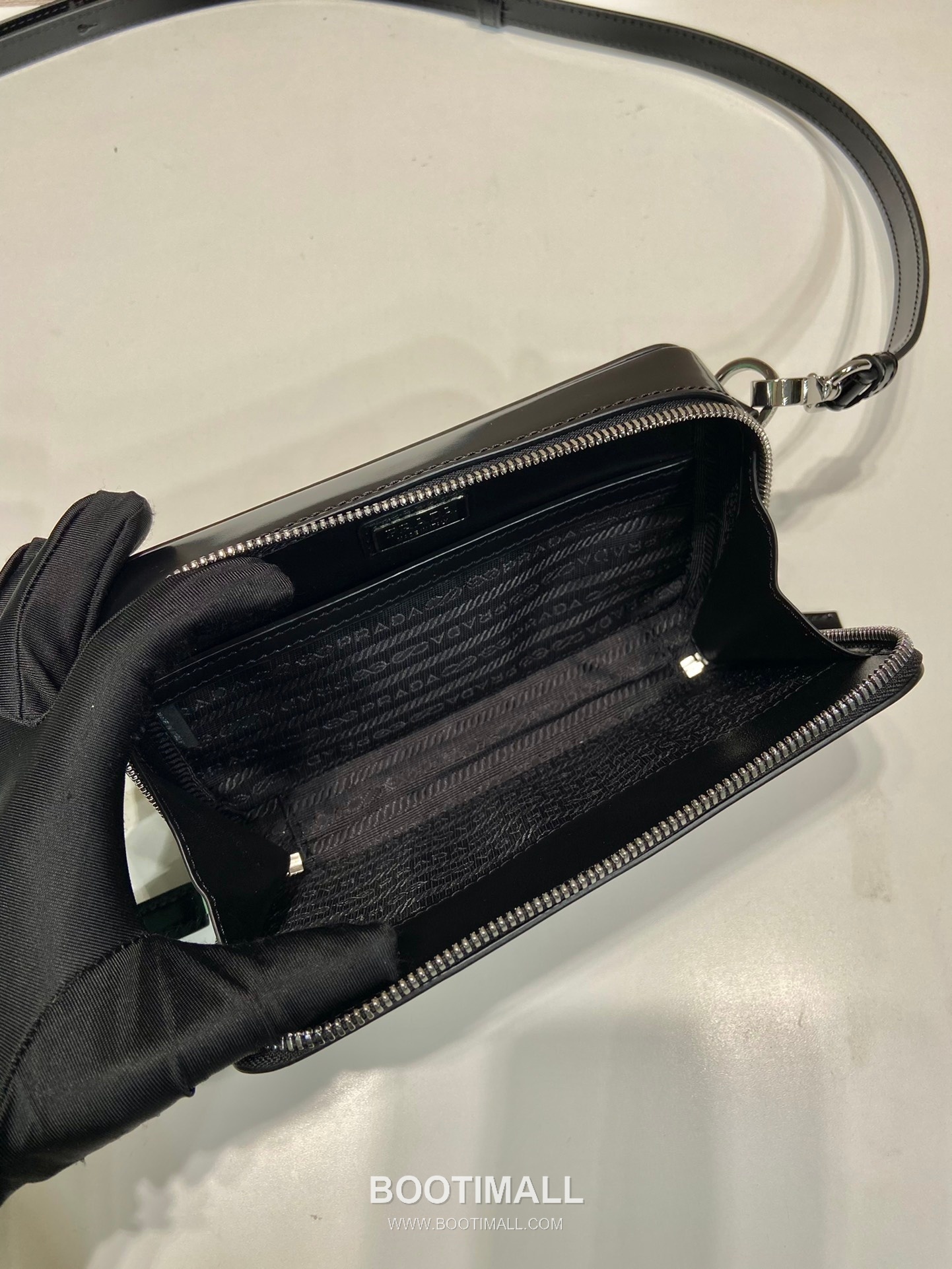 Prada Saffiano Leather Brique Messenger Bag with Adjustable Strap and Triangle Logo 프라다 사피아노 레더 삼각로고 조절 스트랩 브리크 메신저백 2VH173 19cm 8