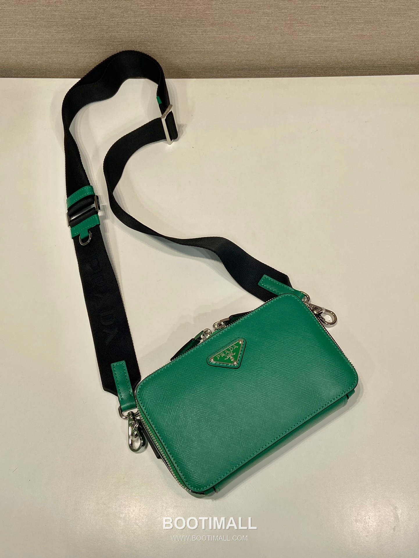 Prada Saffiano Leather Brique Messenger Bag with Adjustable Strap and Triangle Logo 프라다 사피아노 레더 삼각로고 조절 스트랩 브리크 메신저백 2VH173 19cm 3