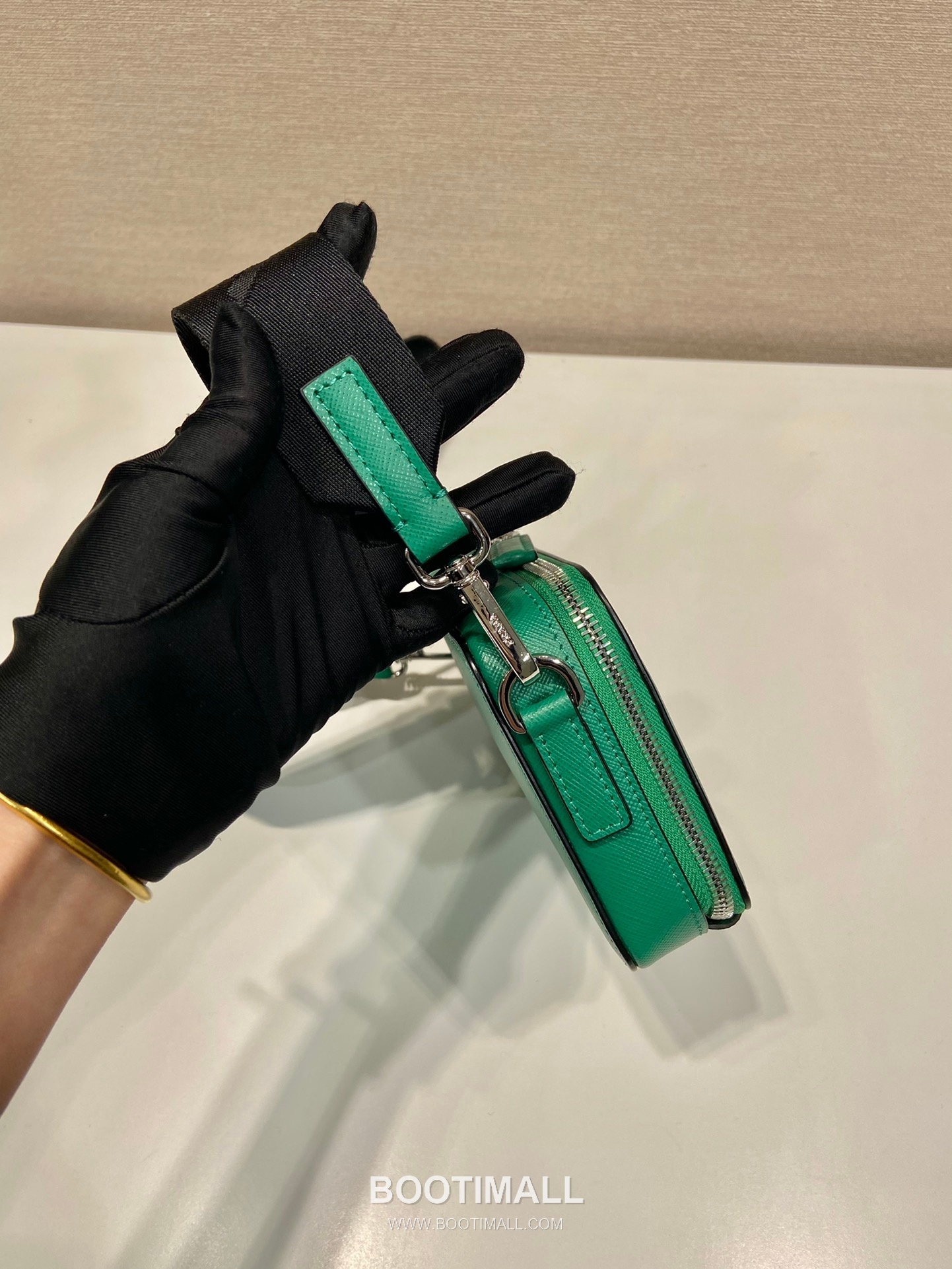 Prada Saffiano Leather Brique Messenger Bag with Adjustable Strap and Triangle Logo 프라다 사피아노 레더 삼각로고 조절 스트랩 브리크 메신저백 2VH173 19cm 6