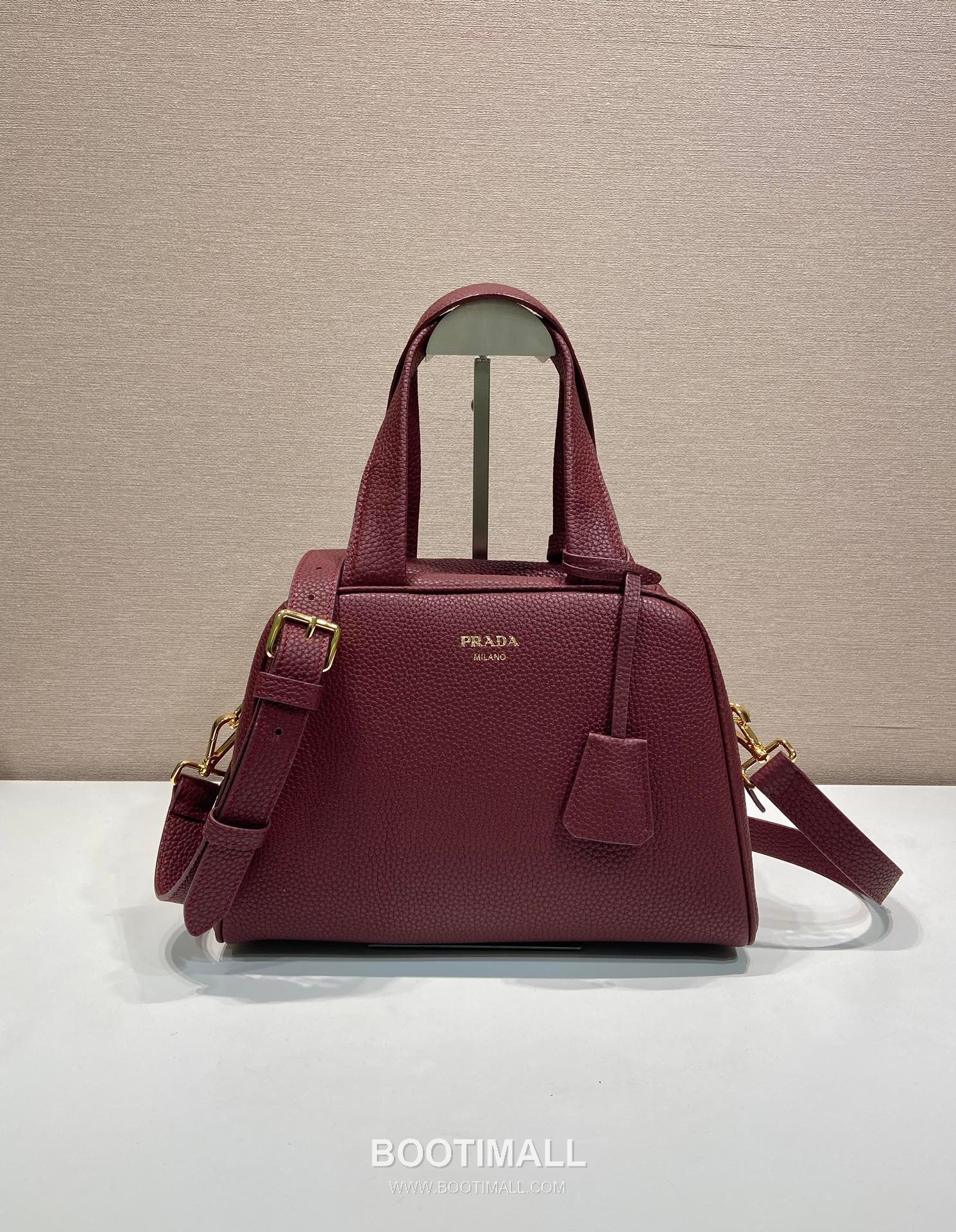 Prada Grained Leather Top Handle Bag with Detachable Strap and Logo Detail 프라다 그레인 레더 탈부착 스트랩 로고 디테일 탑핸들백 1BB149 28cm 1