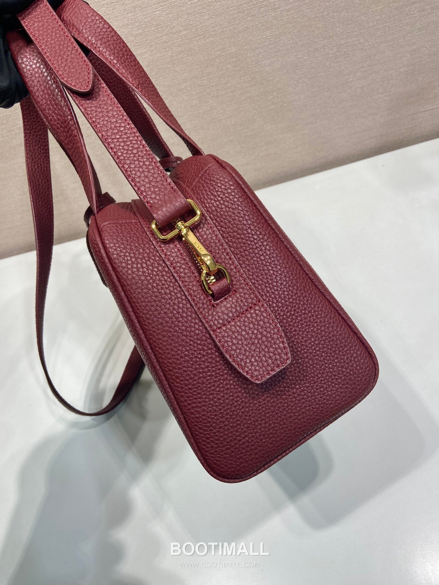Prada Grained Leather Top Handle Bag with Detachable Strap and Logo Detail 프라다 그레인 레더 탈부착 스트랩 로고 디테일 탑핸들백 1BB149 28cm 5