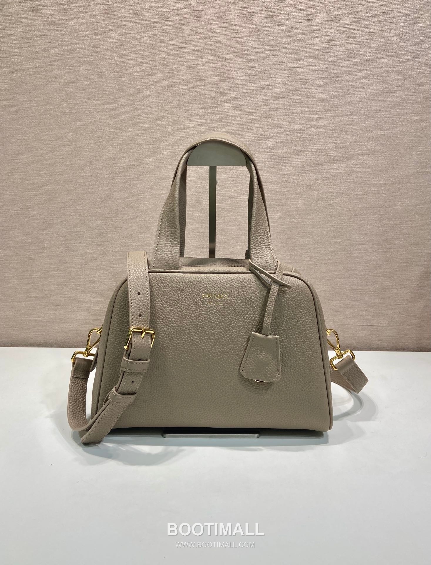 Prada Grained Leather Top Handle Bag with Detachable Strap and Logo Detail 프라다 그레인 레더 탈부착 스트랩 로고 디테일 탑핸들백 1BB149 28cm 1