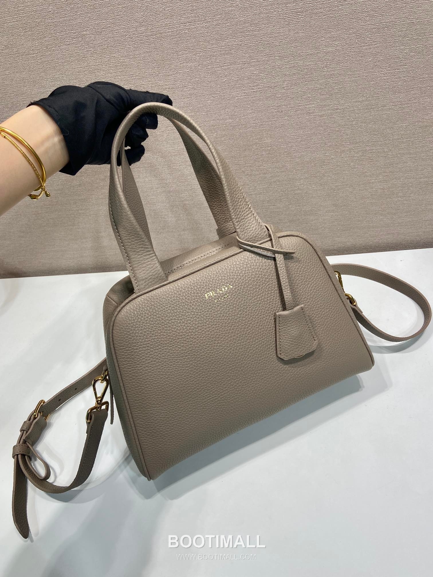 Prada Grained Leather Top Handle Bag with Detachable Strap and Logo Detail 프라다 그레인 레더 탈부착 스트랩 로고 디테일 탑핸들백 1BB149 28cm 3