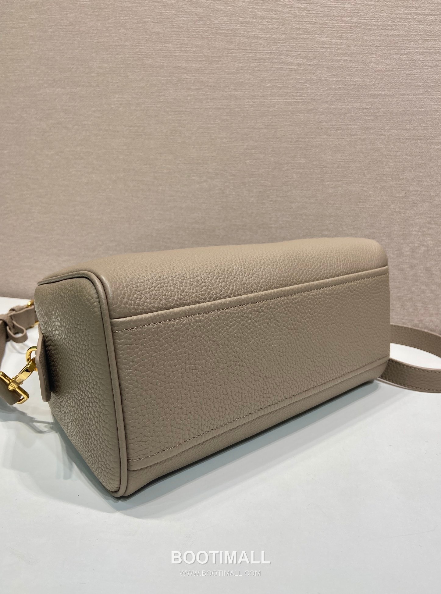 Prada Grained Leather Top Handle Bag with Detachable Strap and Logo Detail 프라다 그레인 레더 탈부착 스트랩 로고 디테일 탑핸들백 1BB149 28cm 6