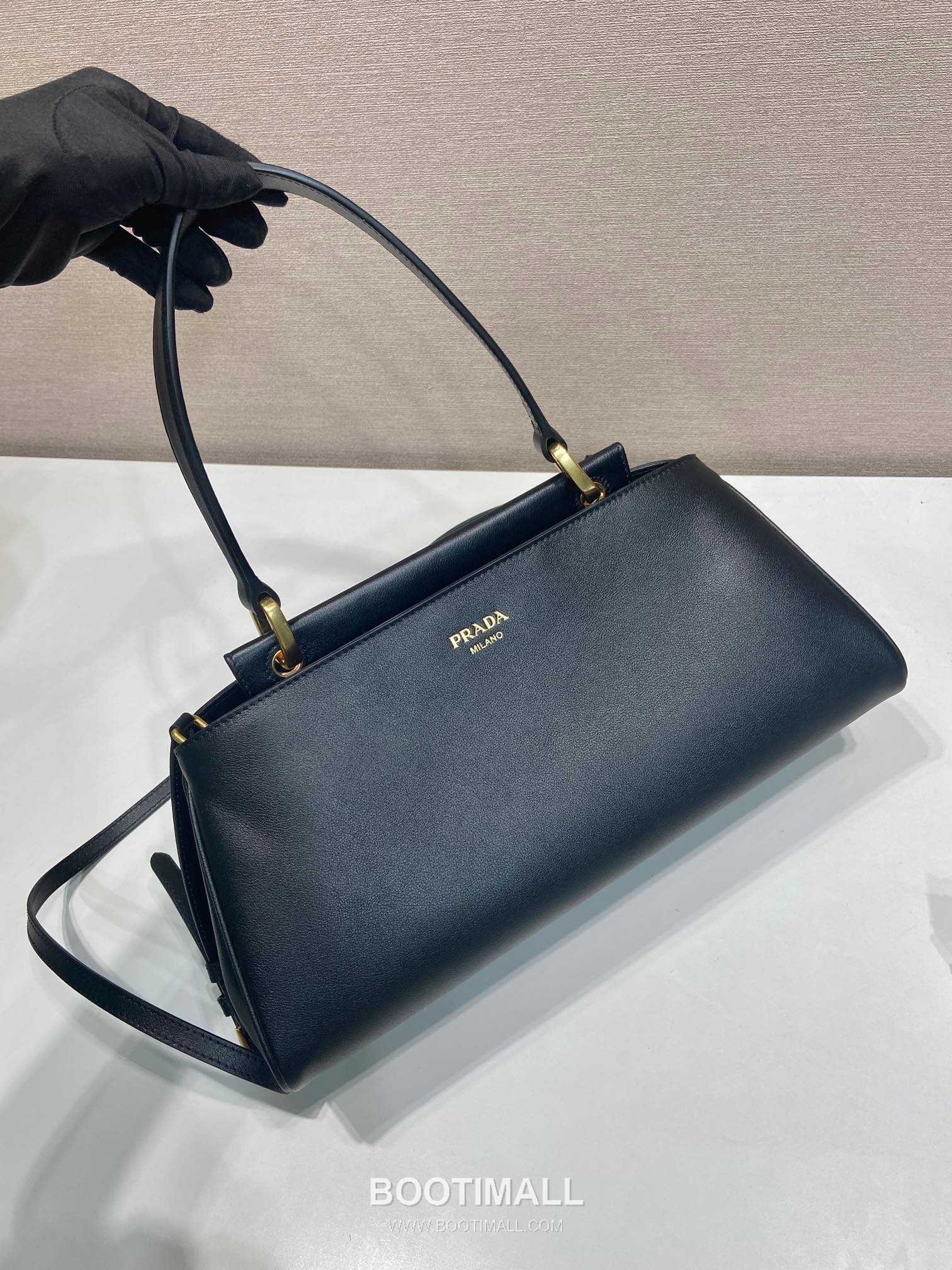 Prada Calfskin Leather Shoulder Bag with Detachable Strap and Zip Detail 프라다 카프스킨 레더 탈부착 스트랩 지퍼 디테일 숄더백 1BA475 35cm 2