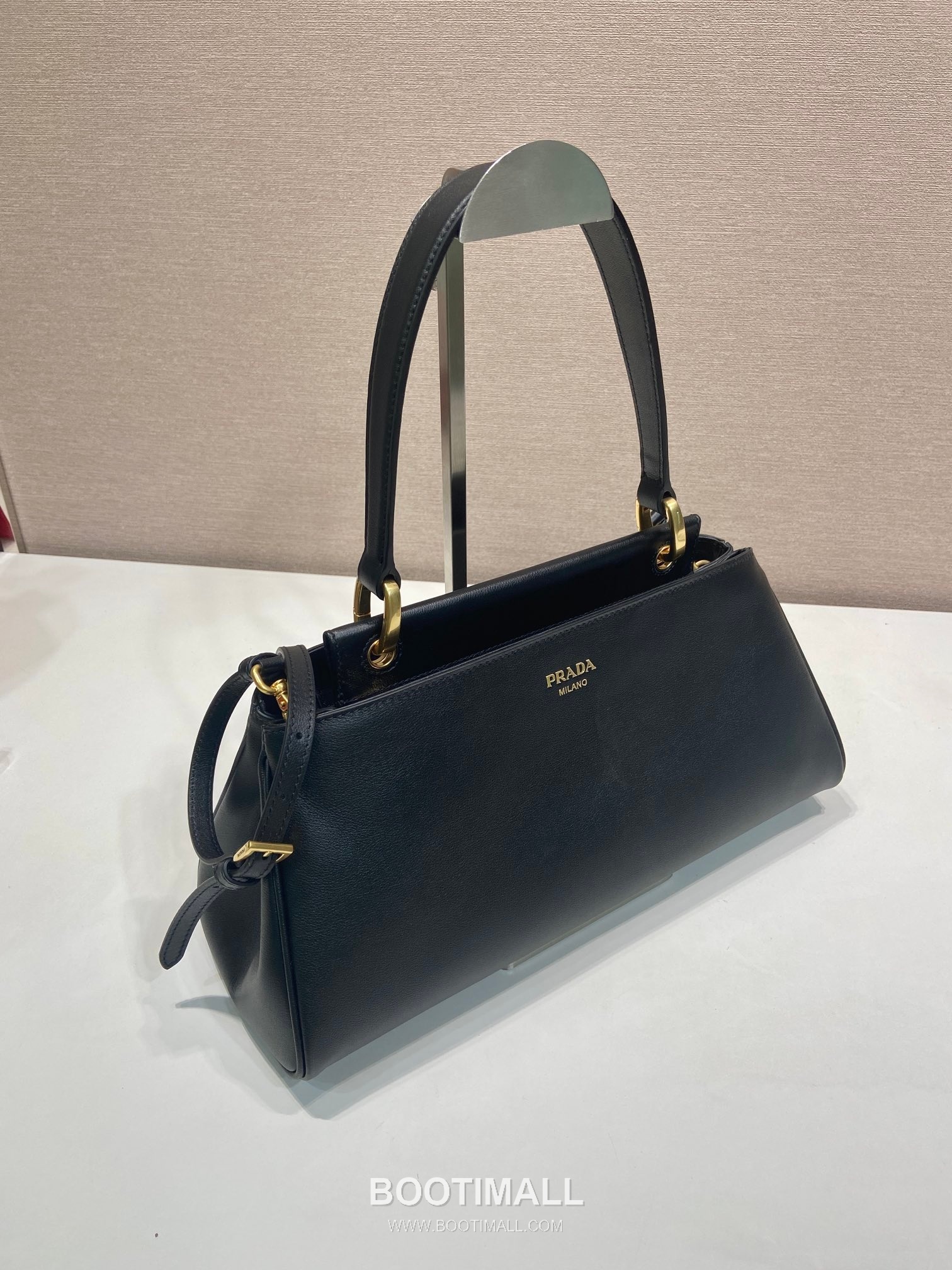 Prada Calfskin Leather Shoulder Bag with Detachable Strap and Zip Detail 프라다 카프스킨 레더 탈부착 스트랩 지퍼 디테일 숄더백 1BA475 35cm 3