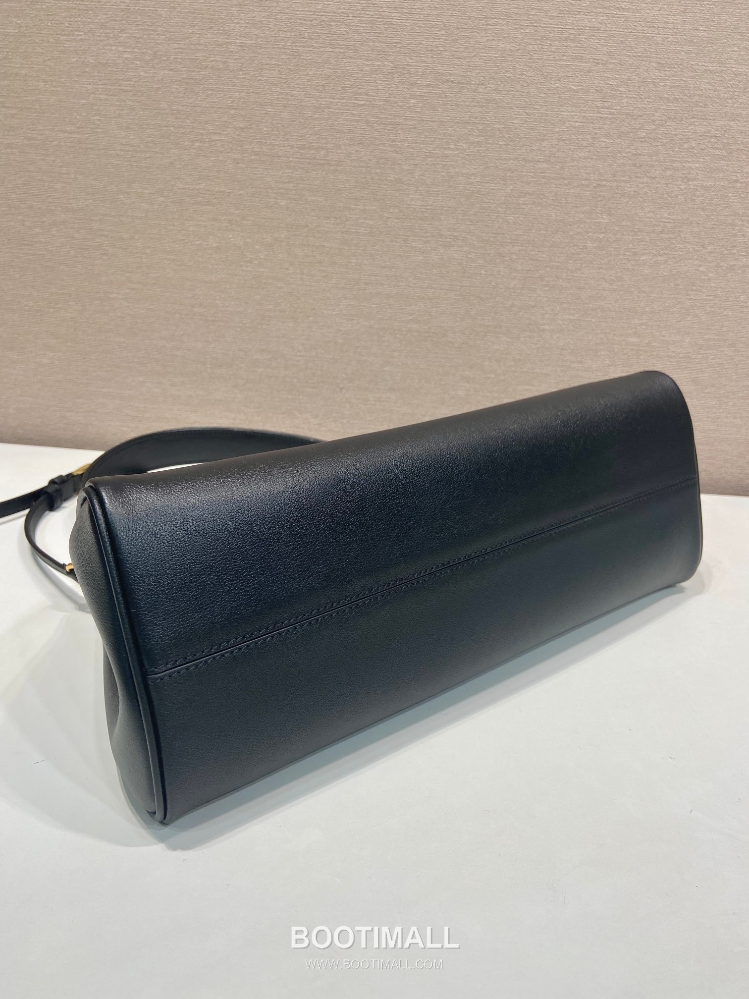 Prada Calfskin Leather Shoulder Bag with Detachable Strap and Zip Detail 프라다 카프스킨 레더 탈부착 스트랩 지퍼 디테일 숄더백 1BA475 35cm 6