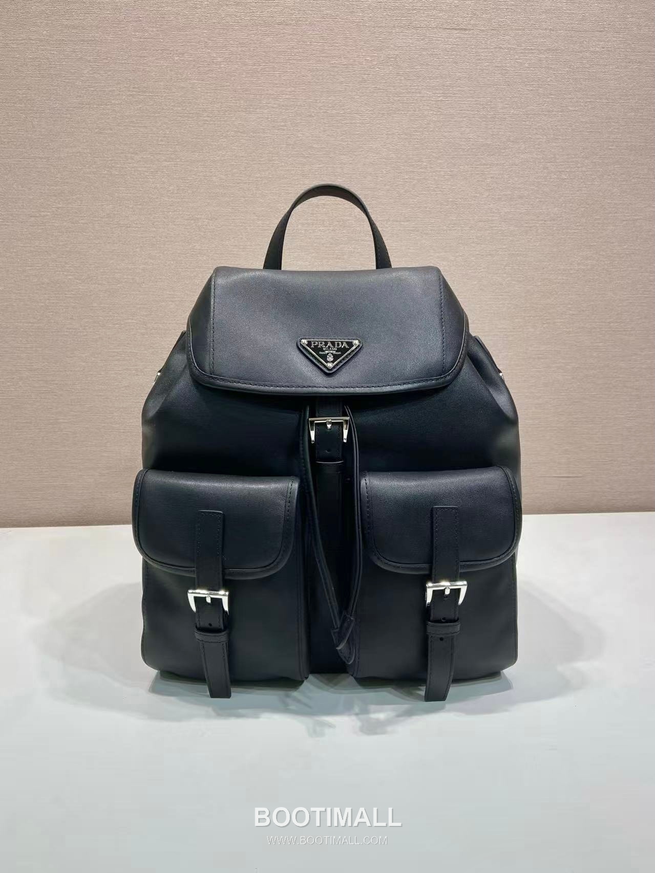 Prada Nappa Leather Backpack with Flap Pocket and Adjustable Strap 프라다 나파 레더 플랩포켓 조절 스트랩 백팩 1BZ2811B 28cm 1