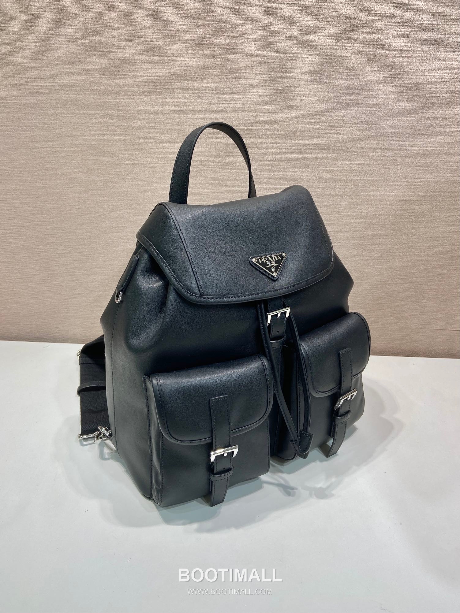 Prada Nappa Leather Backpack with Flap Pocket and Adjustable Strap 프라다 나파 레더 플랩포켓 조절 스트랩 백팩 1BZ2811B 28cm 3
