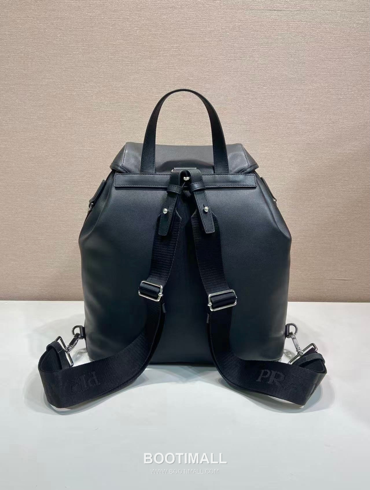 Prada Nappa Leather Backpack with Flap Pocket and Adjustable Strap 프라다 나파 레더 플랩포켓 조절 스트랩 백팩 1BZ2811B 28cm 4