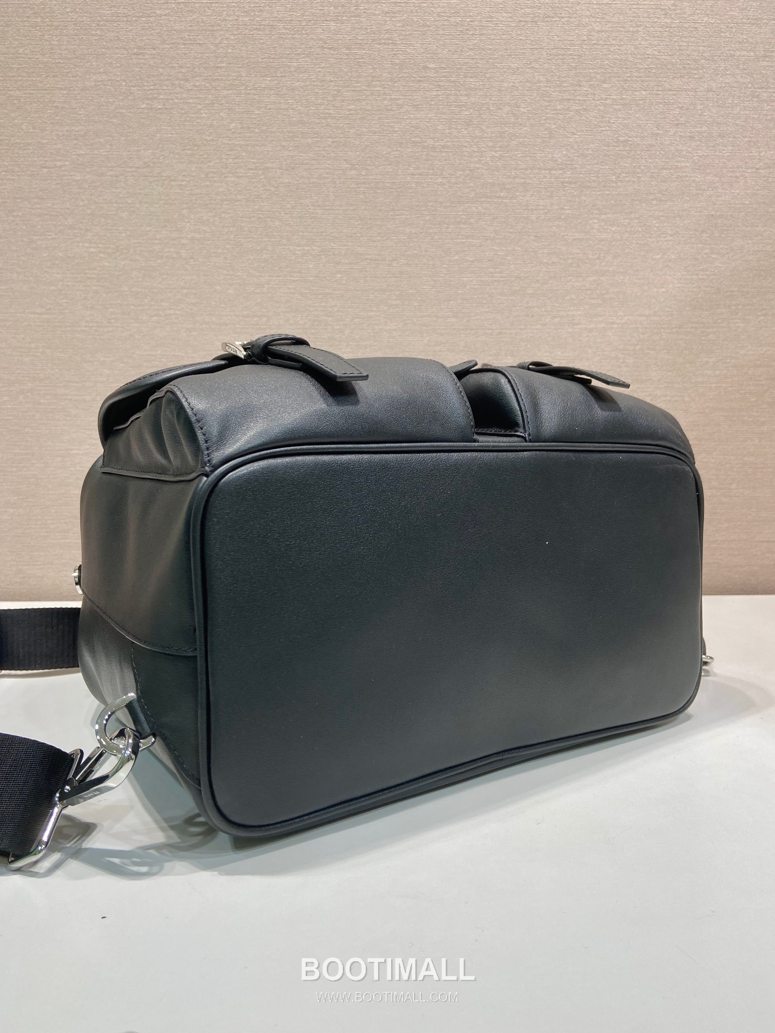 Prada Nappa Leather Backpack with Flap Pocket and Adjustable Strap 프라다 나파 레더 플랩포켓 조절 스트랩 백팩 1BZ2811B 28cm 5