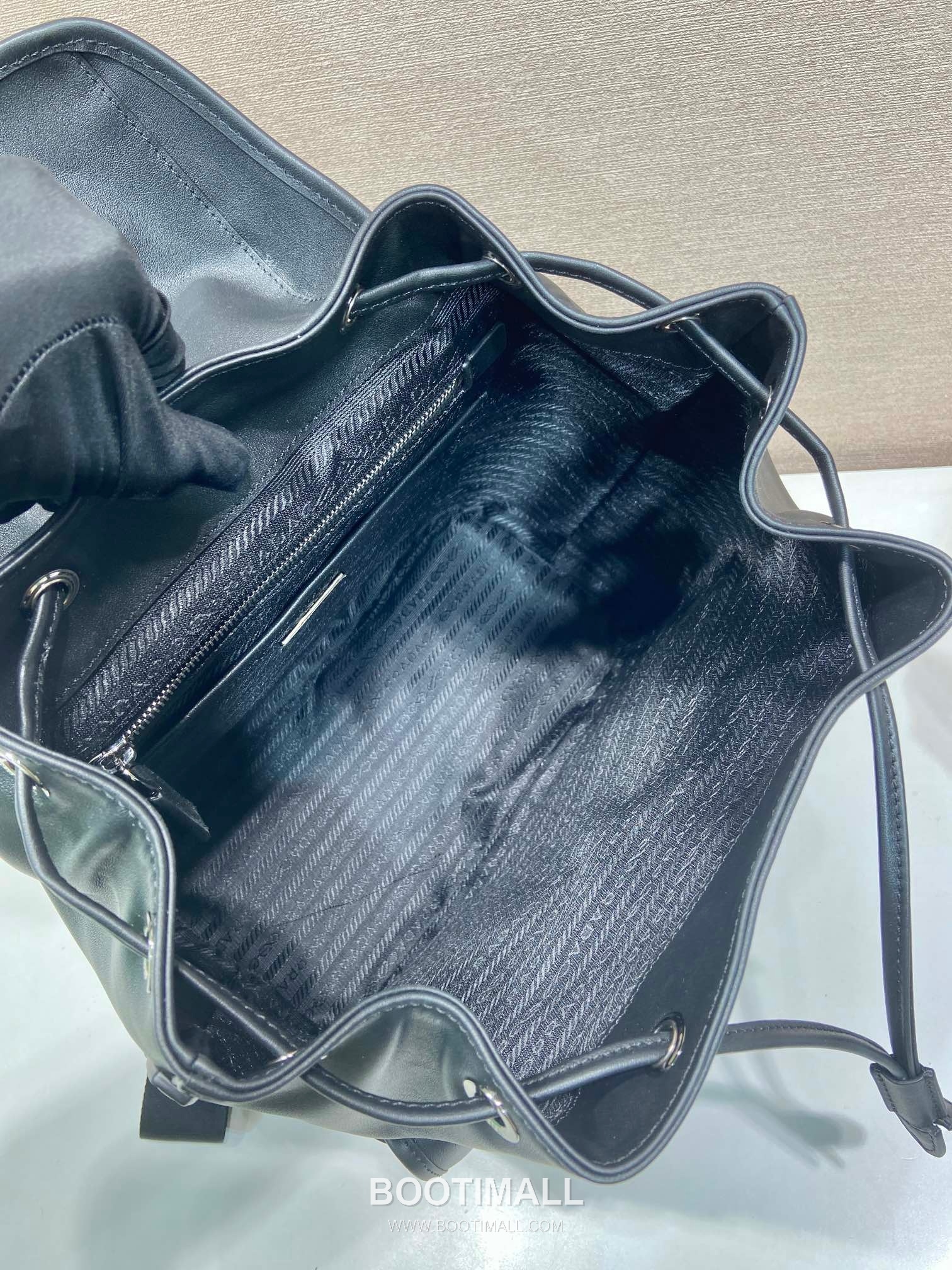 Prada Nappa Leather Backpack with Flap Pocket and Adjustable Strap 프라다 나파 레더 플랩포켓 조절 스트랩 백팩 1BZ2811B 28cm 8