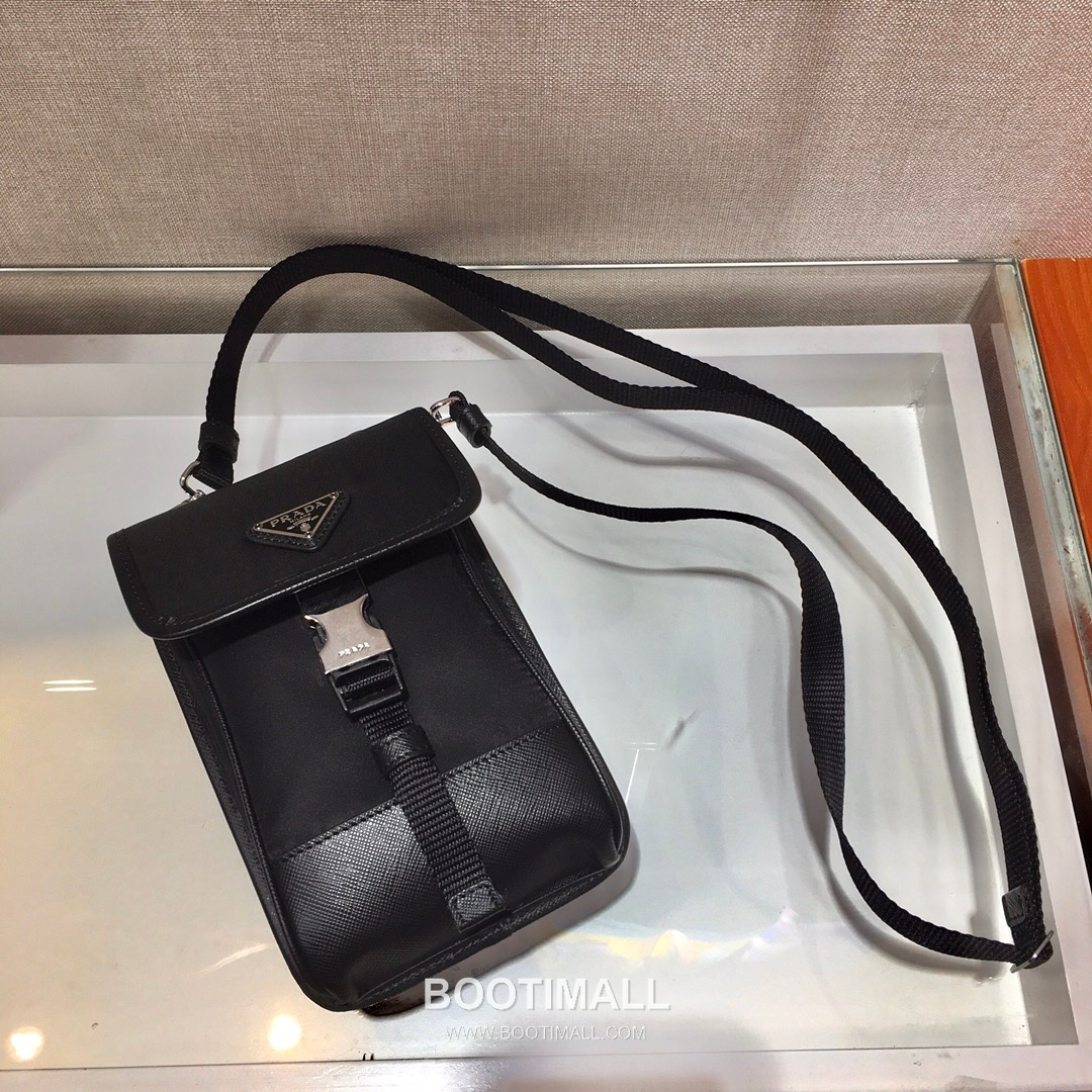 Prada Saffiano Leather Phone Crossbody Bag with Triangle Logo 프라다 사피아노 레더 삼각로고 폰 크로스백 2ZH109 12cm 1