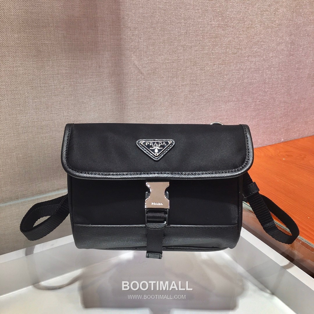 Prada Saffiano Leather Mini Messenger Bag with Triangle Logo 프라다 사피아노 레더 삼각로고 미니 메신저백 2ZH108 18cm 2