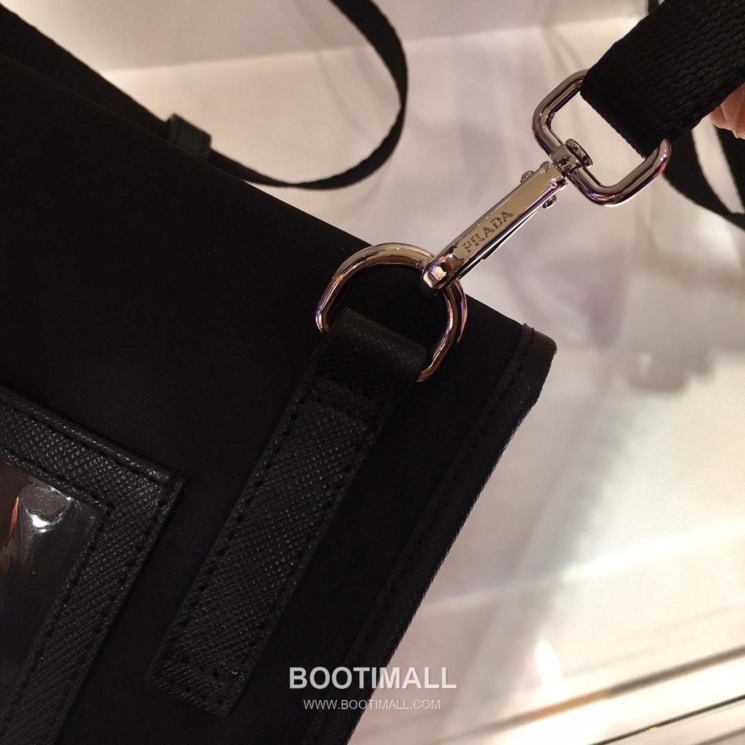 Prada Saffiano Leather Mini Messenger Bag with Triangle Logo 프라다 사피아노 레더 삼각로고 미니 메신저백 2ZH108 18cm 7