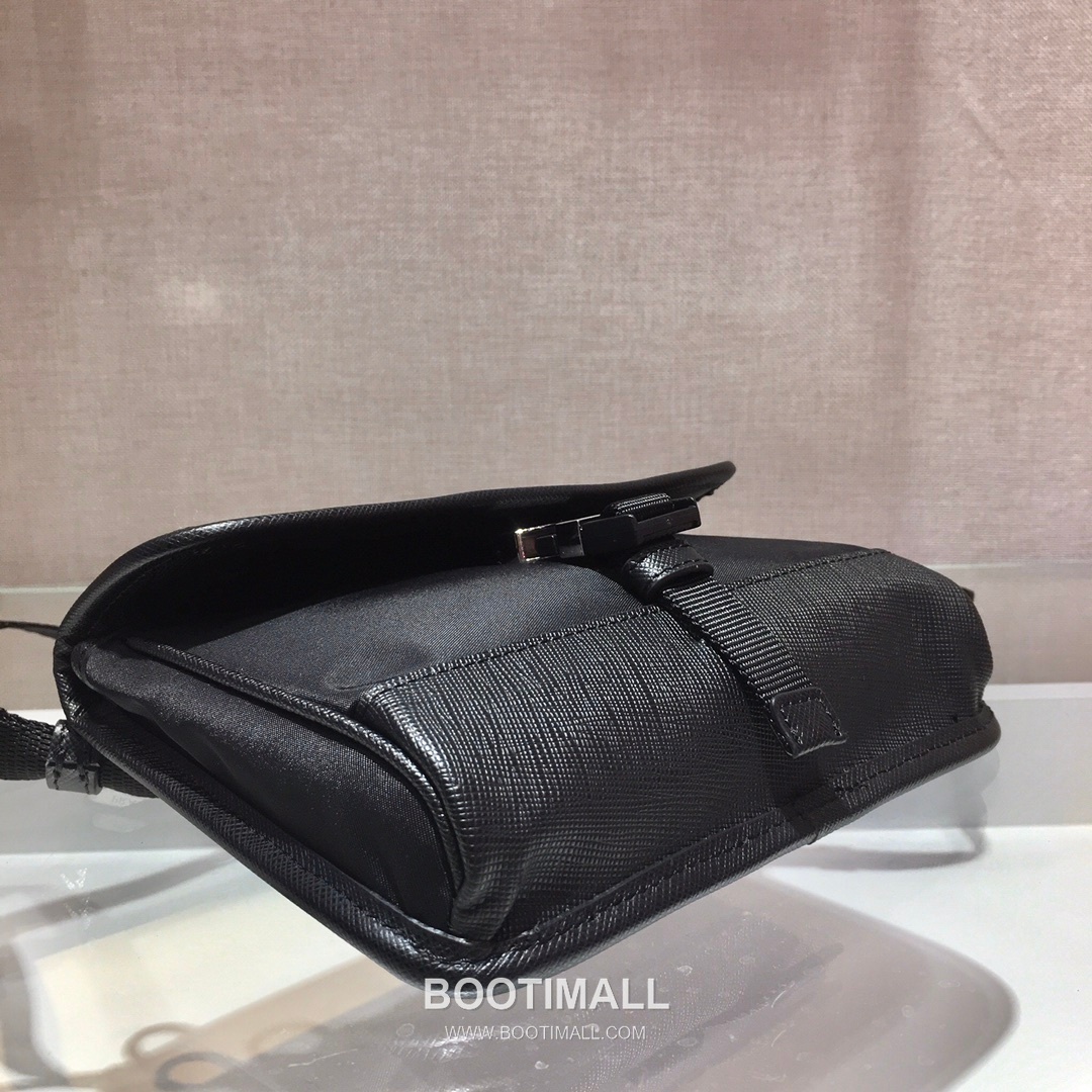 Prada Saffiano Leather Mini Messenger Bag with Triangle Logo 프라다 사피아노 레더 삼각로고 미니 메신저백 2ZH108 18cm 8