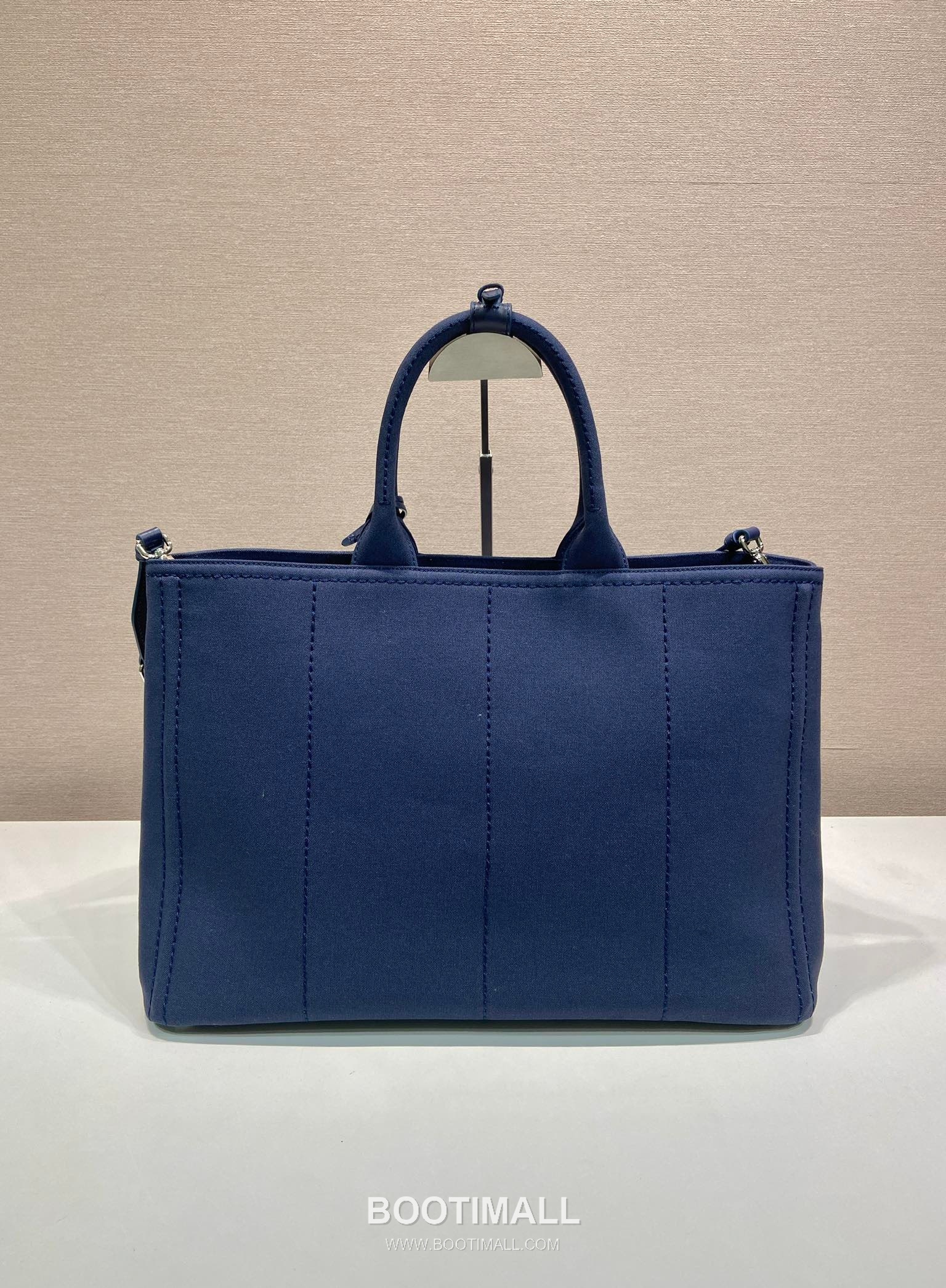 Prada Canvas Leather Trim Tote Bag with Adjustable Strap and Stitch Detail 프라다 캔버스 레더 트림 조절 스트랩 스티치 토트백 2VG131 43cm 4