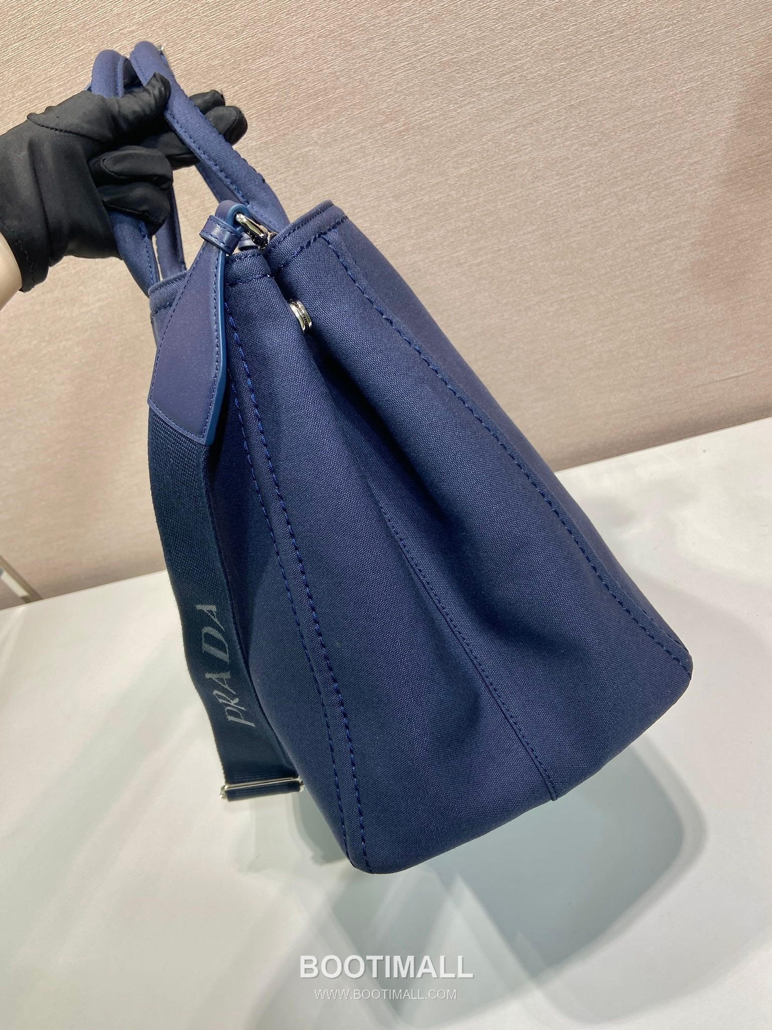 Prada Canvas Leather Trim Tote Bag with Adjustable Strap and Stitch Detail 프라다 캔버스 레더 트림 조절 스트랩 스티치 토트백 2VG131 43cm 5