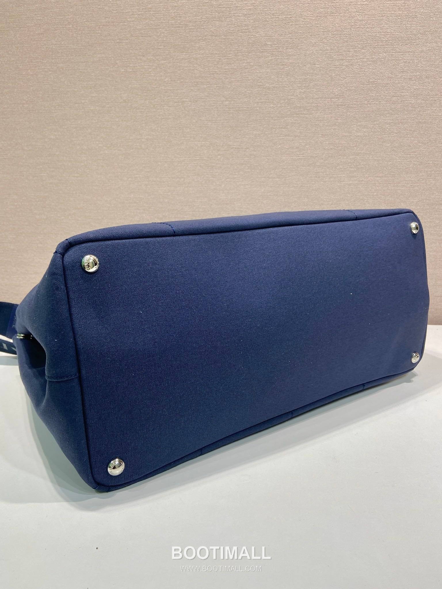 Prada Canvas Leather Trim Tote Bag with Adjustable Strap and Stitch Detail 프라다 캔버스 레더 트림 조절 스트랩 스티치 토트백 2VG131 43cm 6