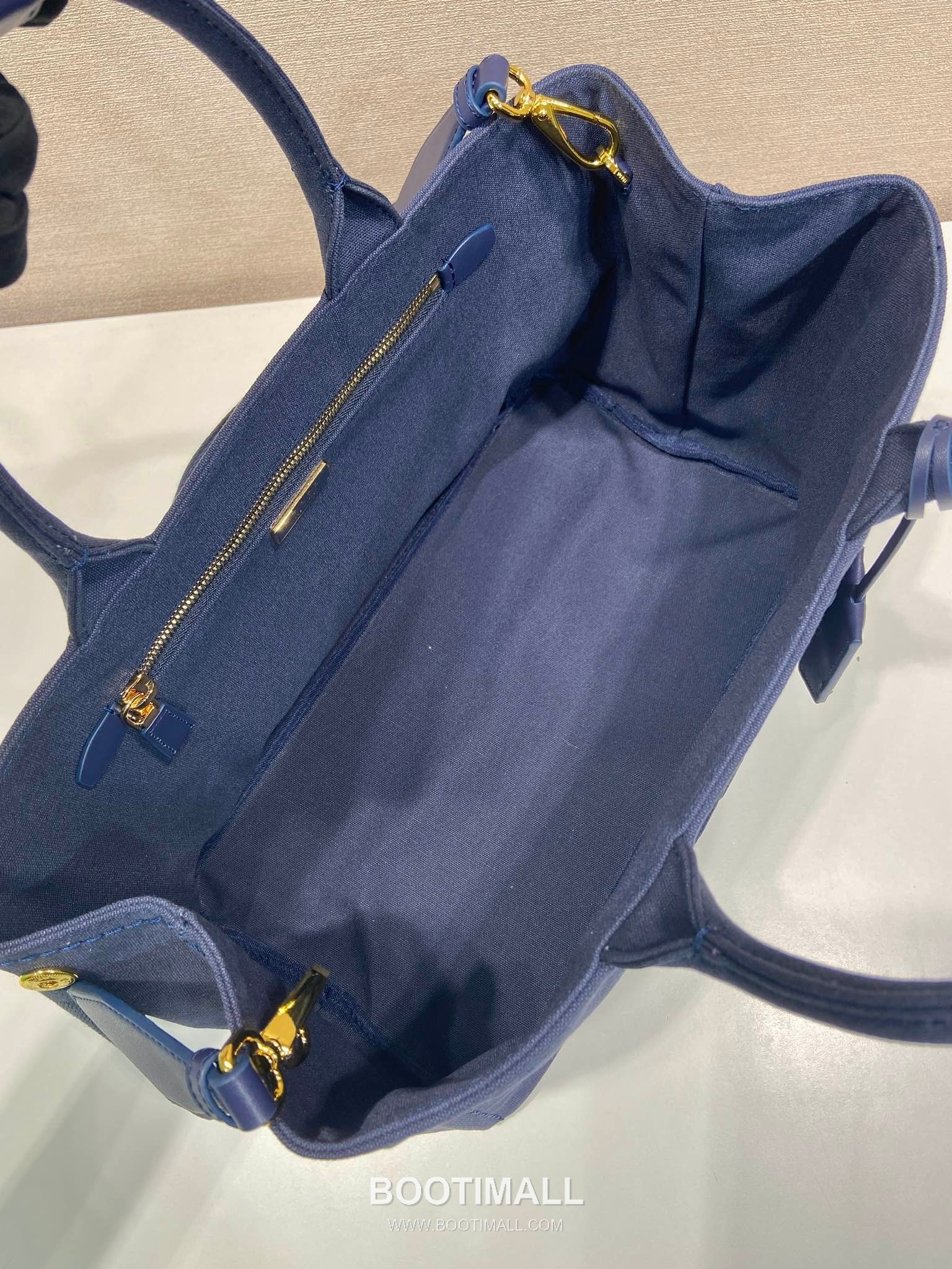 Prada Canvas Leather Trim Tote Bag with Adjustable Strap and Key Charm 프라다 캔버스 레더 트림 조절 스트랩 키참 토트백 1BG554 33cm 8