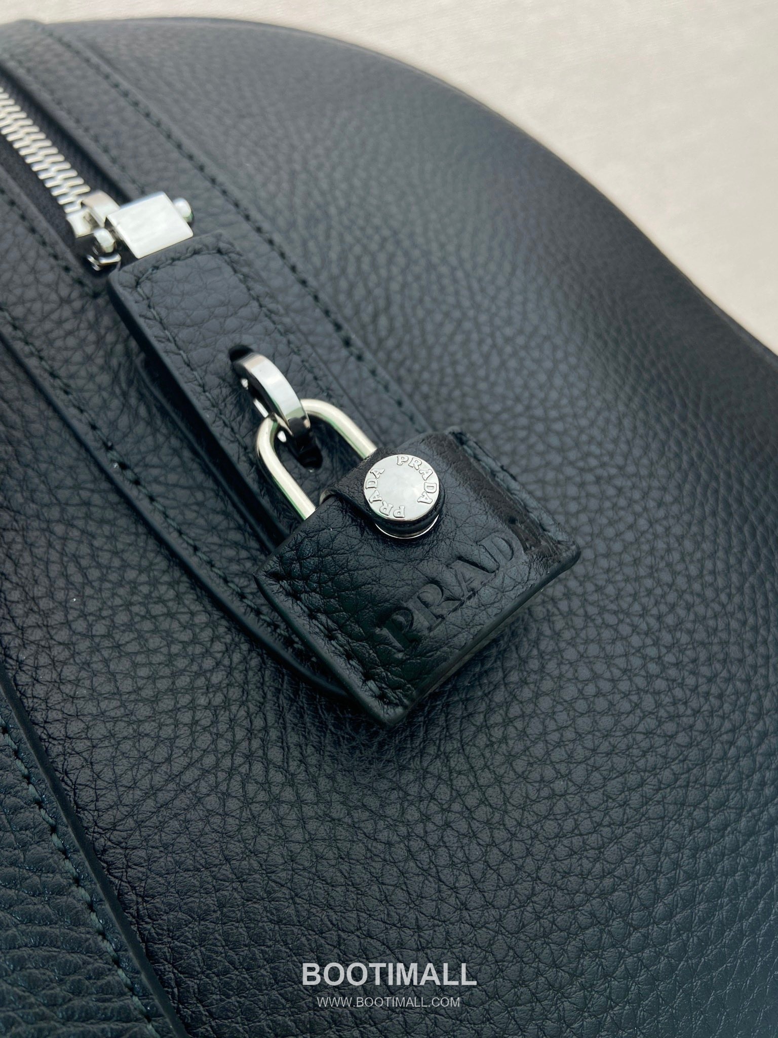 Prada Leather Travel Bag with Triangle Logo and Detachable Strap 프라다 레더 삼각로고 탈부착 스트랩 트래블백 2VC048 50cm 7