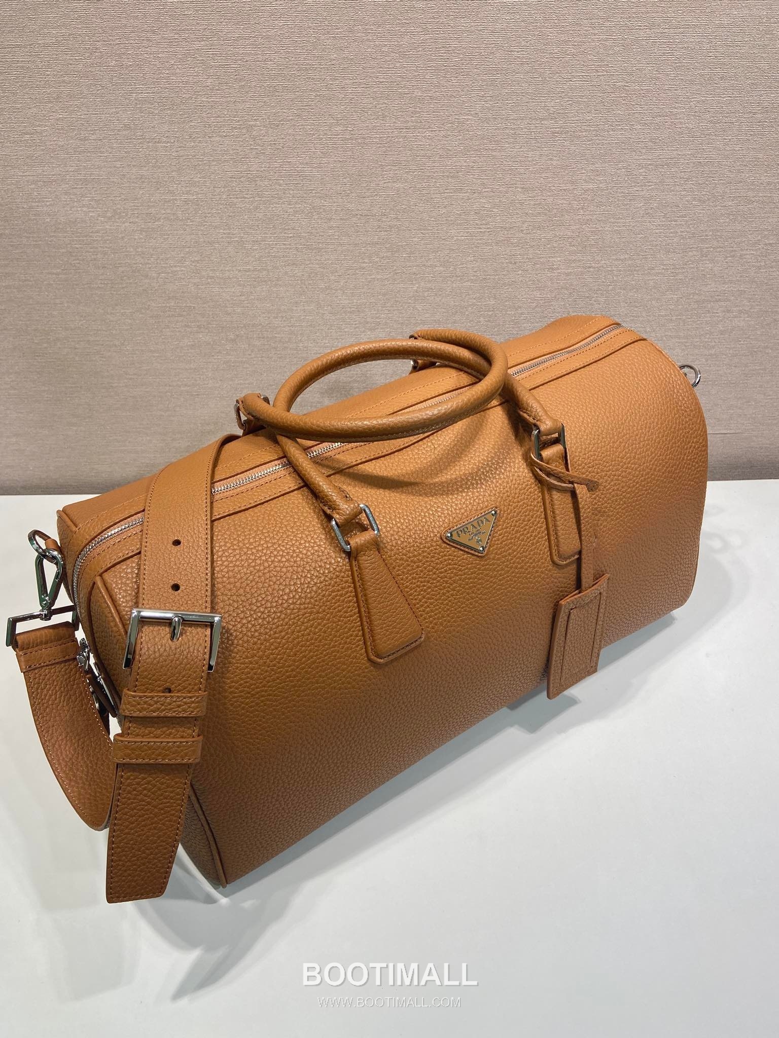 Prada Leather Travel Bag with Triangle Logo and Detachable Strap 프라다 레더 삼각로고 탈부착 스트랩 트래블백 2VC048 50cm 2