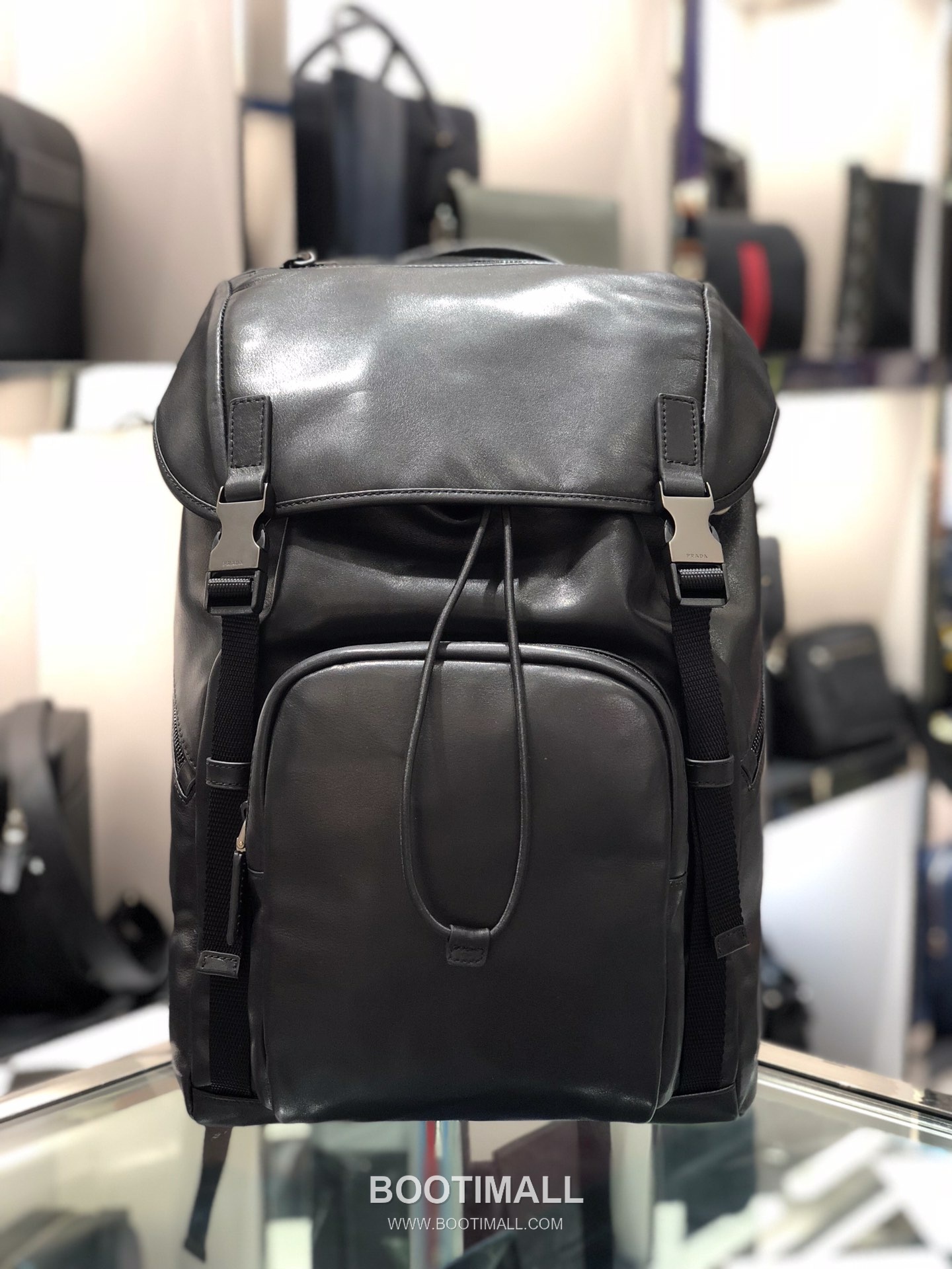 Prada Calfskin Leather Backpack with Multi Zip Pocket and Gunmetal Hardware 프라다 카프스킨 레더 멀티 지퍼포켓 건메탈 하드웨어 백팩 2VZ135 27cm 1