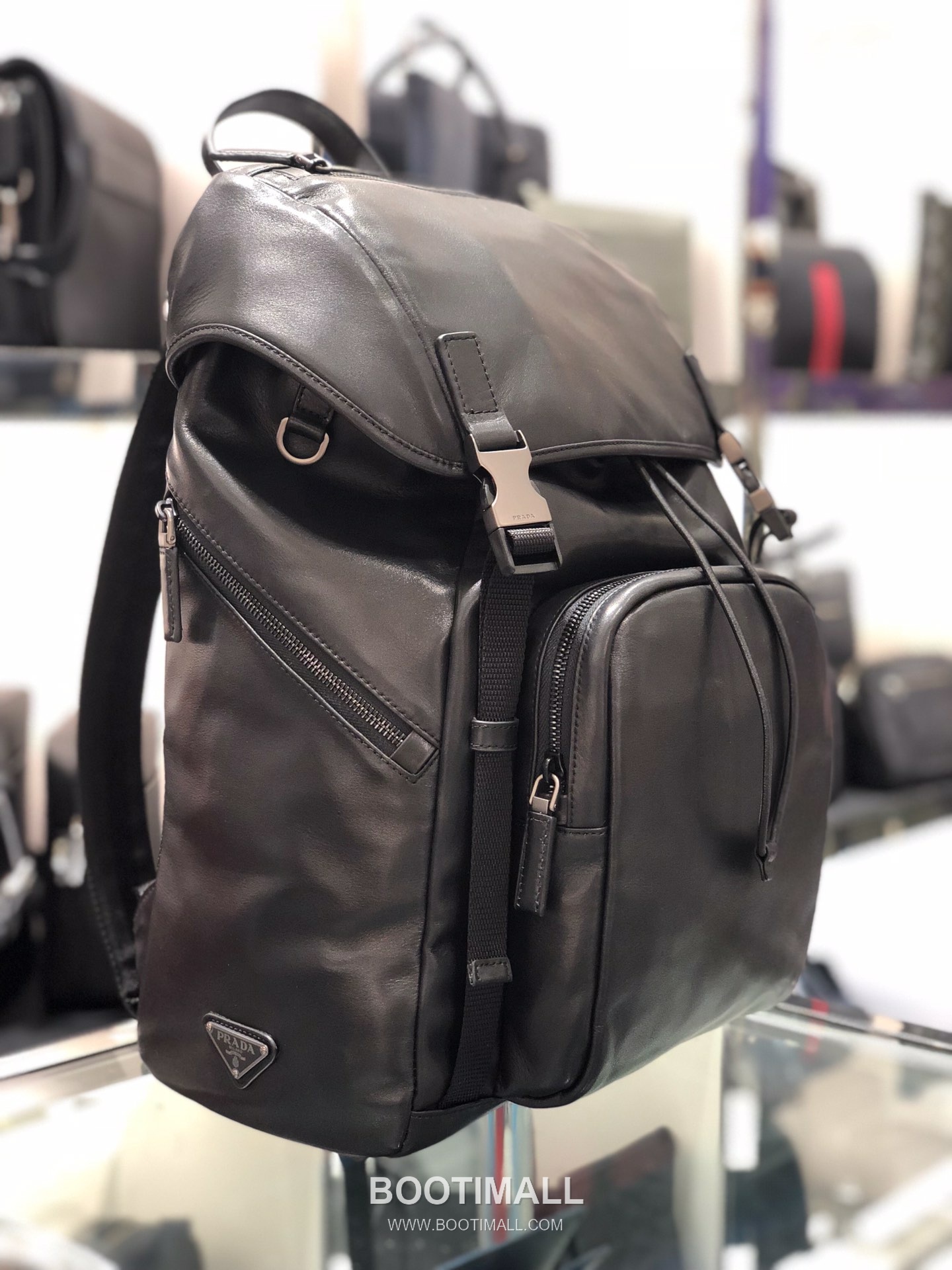 Prada Calfskin Leather Backpack with Multi Zip Pocket and Gunmetal Hardware 프라다 카프스킨 레더 멀티 지퍼포켓 건메탈 하드웨어 백팩 2VZ135 27cm 2