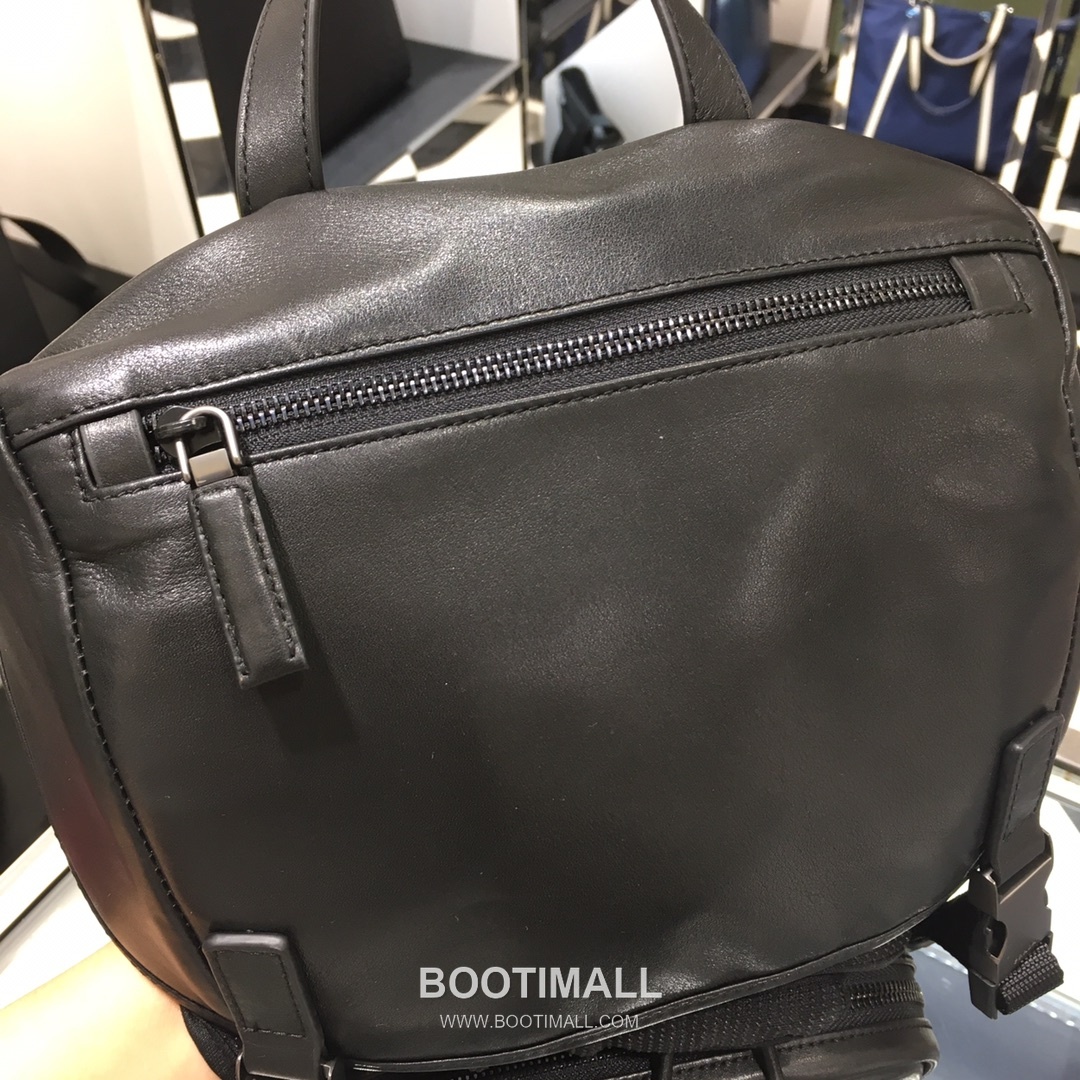 Prada Calfskin Leather Backpack with Multi Zip Pocket and Gunmetal Hardware 프라다 카프스킨 레더 멀티 지퍼포켓 건메탈 하드웨어 백팩 2VZ135 27cm 3