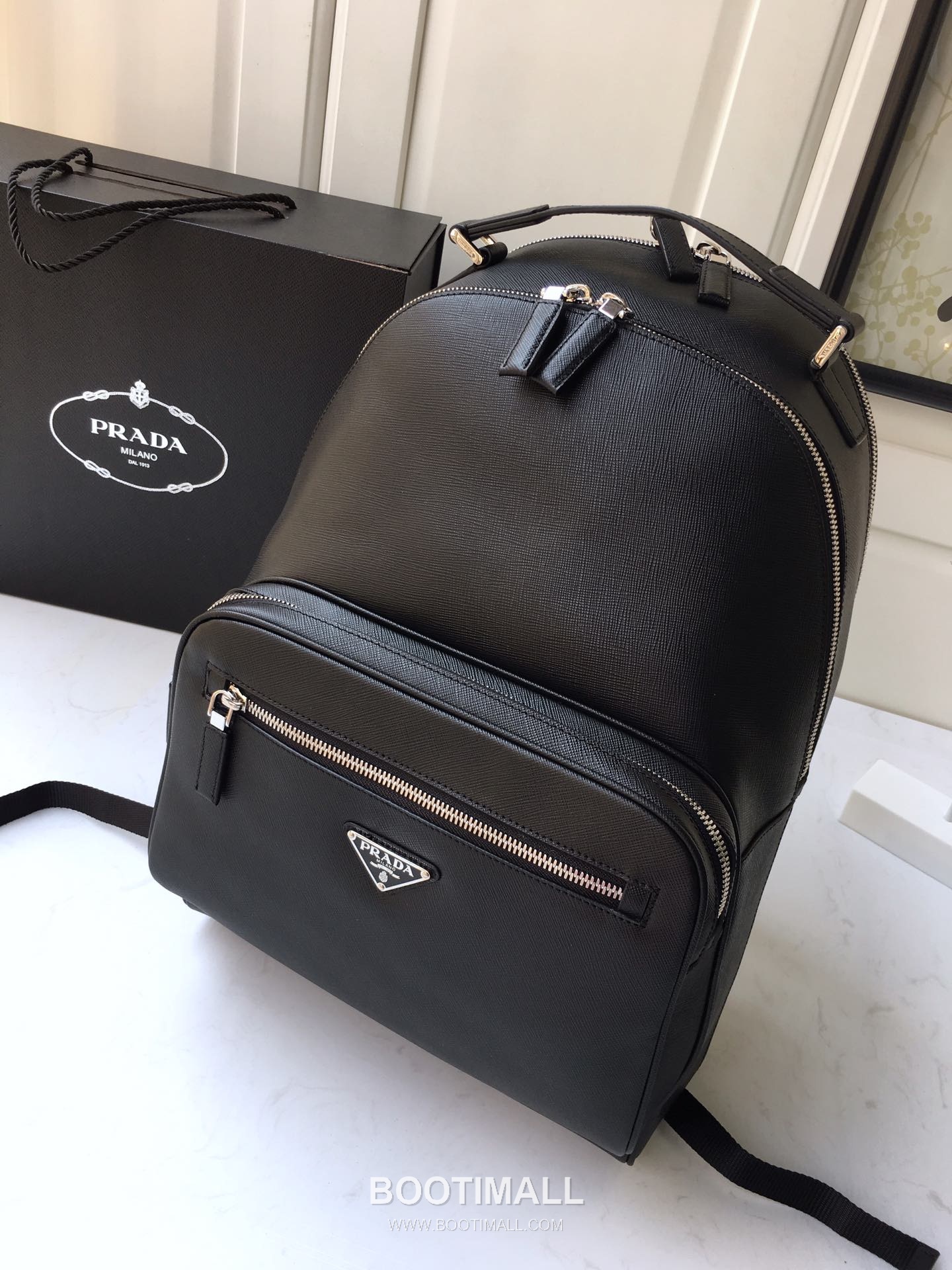 Prada Saffiano Leather Backpack with Dual Zip Compartments and Trolley Strap 프라다 사피아노 레더 듀얼 지퍼 수납 트롤리 스트랩 백팩 2VZ032 27cm 1
