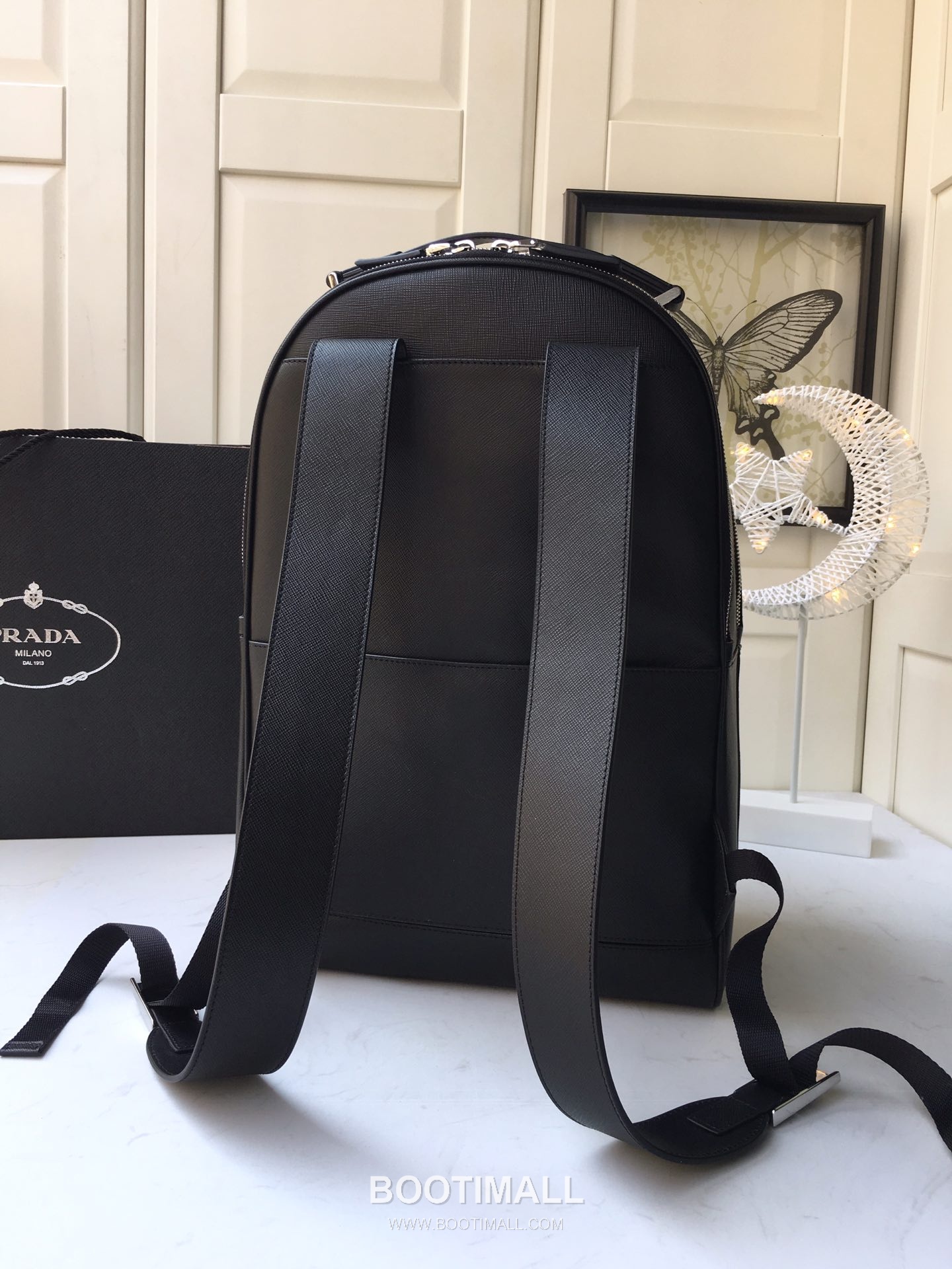 Prada Saffiano Leather Backpack with Dual Zip Compartments and Trolley Strap 프라다 사피아노 레더 듀얼 지퍼 수납 트롤리 스트랩 백팩 2VZ032 27cm 5