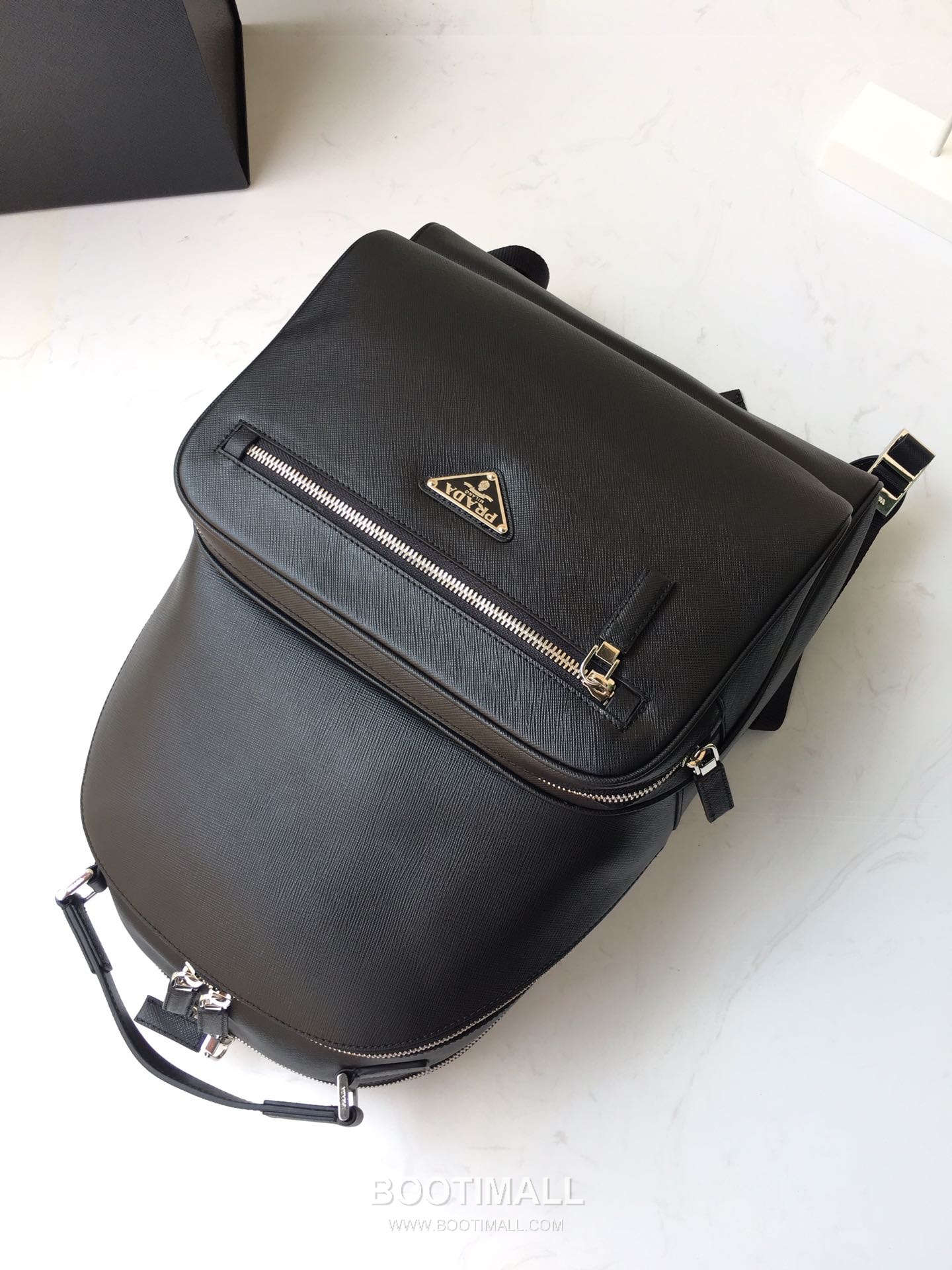 Prada Saffiano Leather Backpack with Dual Zip Compartments and Trolley Strap 프라다 사피아노 레더 듀얼 지퍼 수납 트롤리 스트랩 백팩 2VZ032 27cm 6