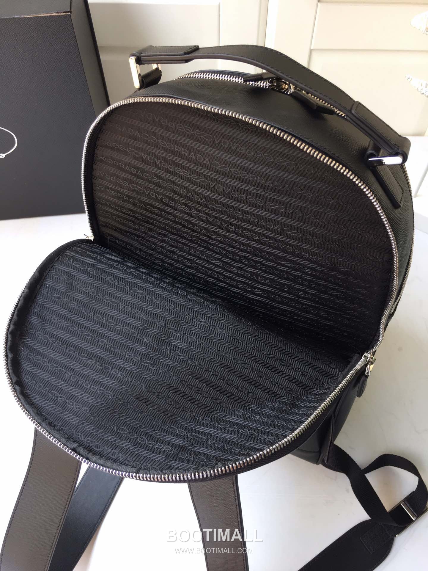 Prada Saffiano Leather Backpack with Dual Zip Compartments and Trolley Strap 프라다 사피아노 레더 듀얼 지퍼 수납 트롤리 스트랩 백팩 2VZ032 27cm 7