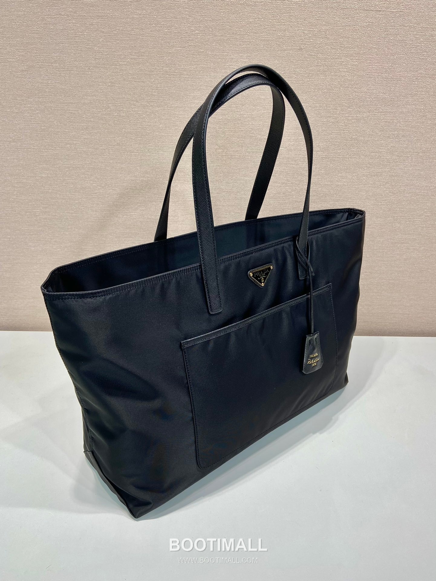 Prada Nylon Tote Bag with Minimal Structure and Large Capacity 프라다 나일론 미니멀 구조 대용량 토트백 1BG527 43cm 3