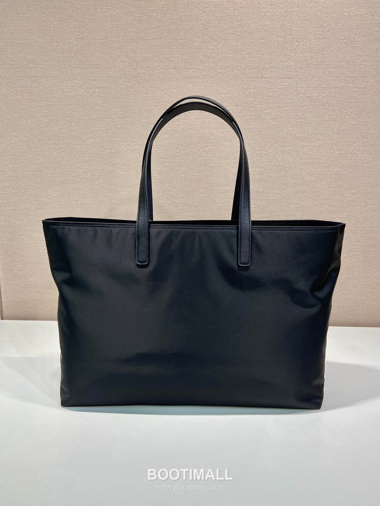 Prada Nylon Tote Bag with Minimal Structure and Large Capacity 프라다 나일론 미니멀 구조 대용량 토트백 1BG527 43cm 4