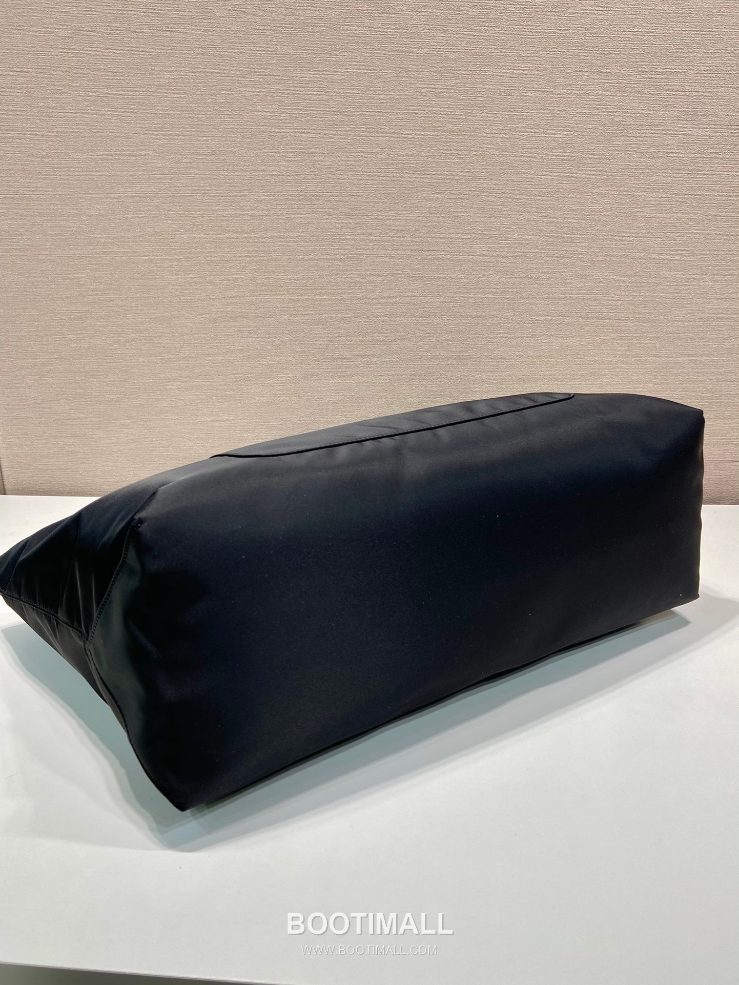 Prada Nylon Tote Bag with Minimal Structure and Large Capacity 프라다 나일론 미니멀 구조 대용량 토트백 1BG527 43cm 5