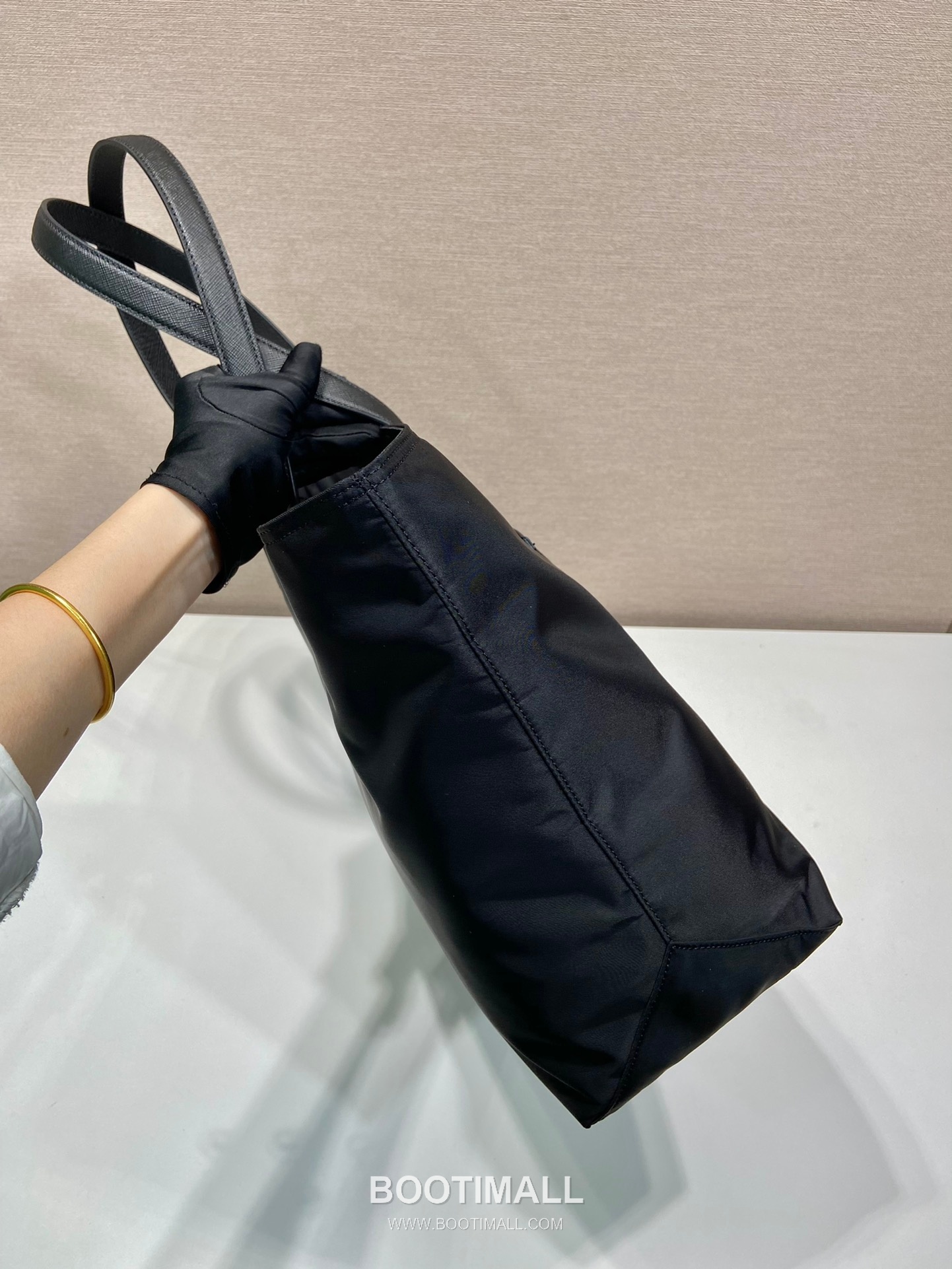 Prada Nylon Tote Bag with Minimal Structure and Large Capacity 프라다 나일론 미니멀 구조 대용량 토트백 1BG527 43cm 6
