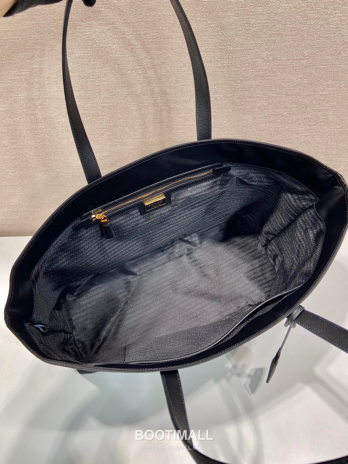 Prada Nylon Tote Bag with Minimal Structure and Large Capacity 프라다 나일론 미니멀 구조 대용량 토트백 1BG527 43cm 8
