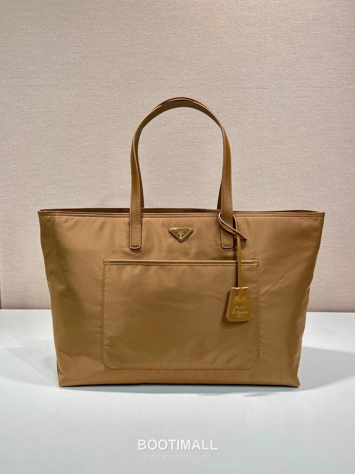 Prada Nylon Tote Bag with Minimal Structure and Large Capacity 프라다 나일론 미니멀 구조 대용량 토트백 1BG527 43cm 1