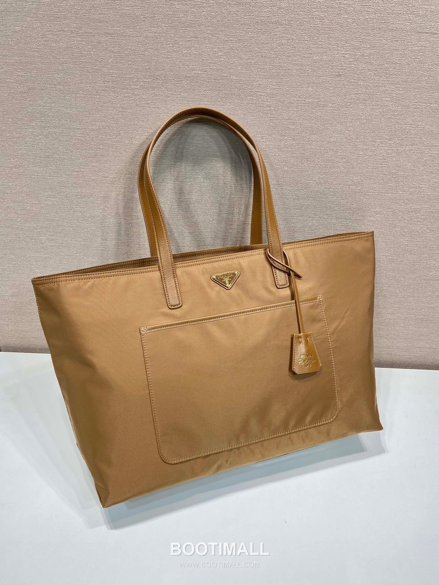 Prada Nylon Tote Bag with Minimal Structure and Large Capacity 프라다 나일론 미니멀 구조 대용량 토트백 1BG527 43cm 3