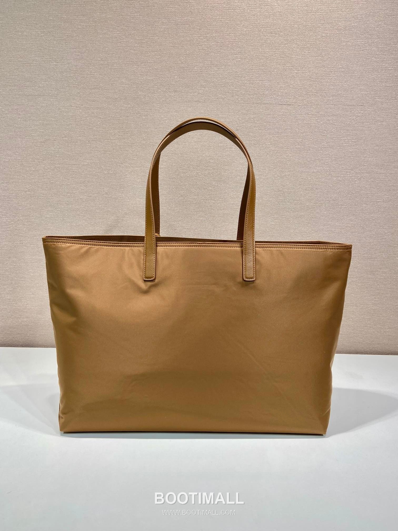 Prada Nylon Tote Bag with Minimal Structure and Large Capacity 프라다 나일론 미니멀 구조 대용량 토트백 1BG527 43cm 4