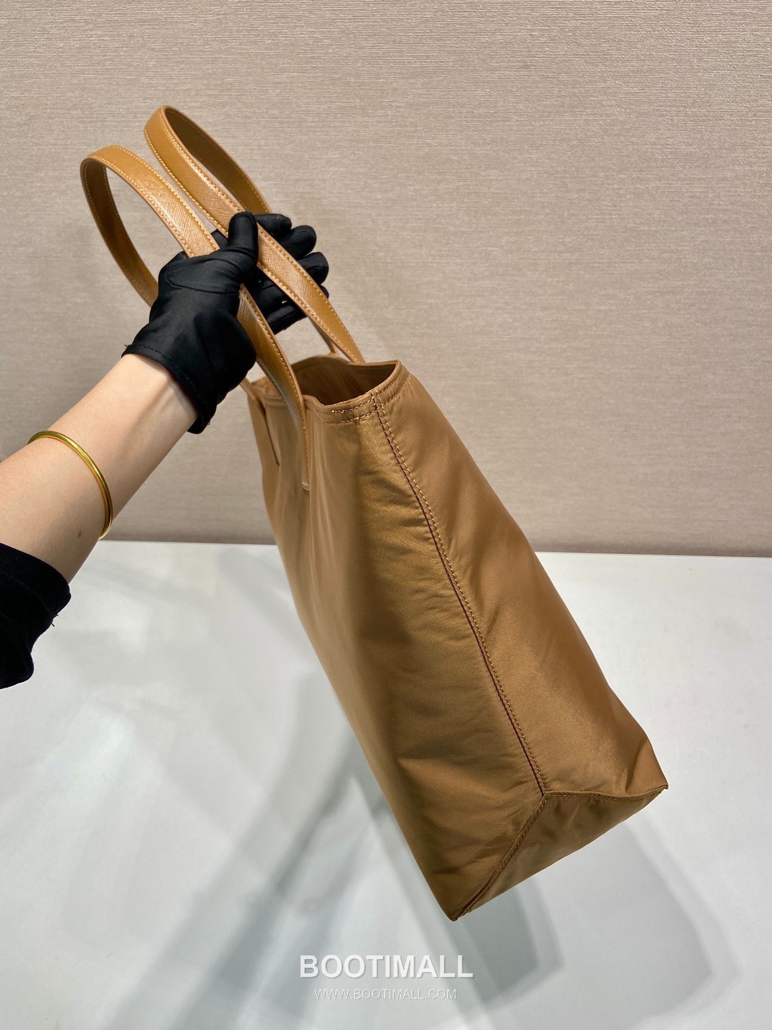 Prada Nylon Tote Bag with Minimal Structure and Large Capacity 프라다 나일론 미니멀 구조 대용량 토트백 1BG527 43cm 5