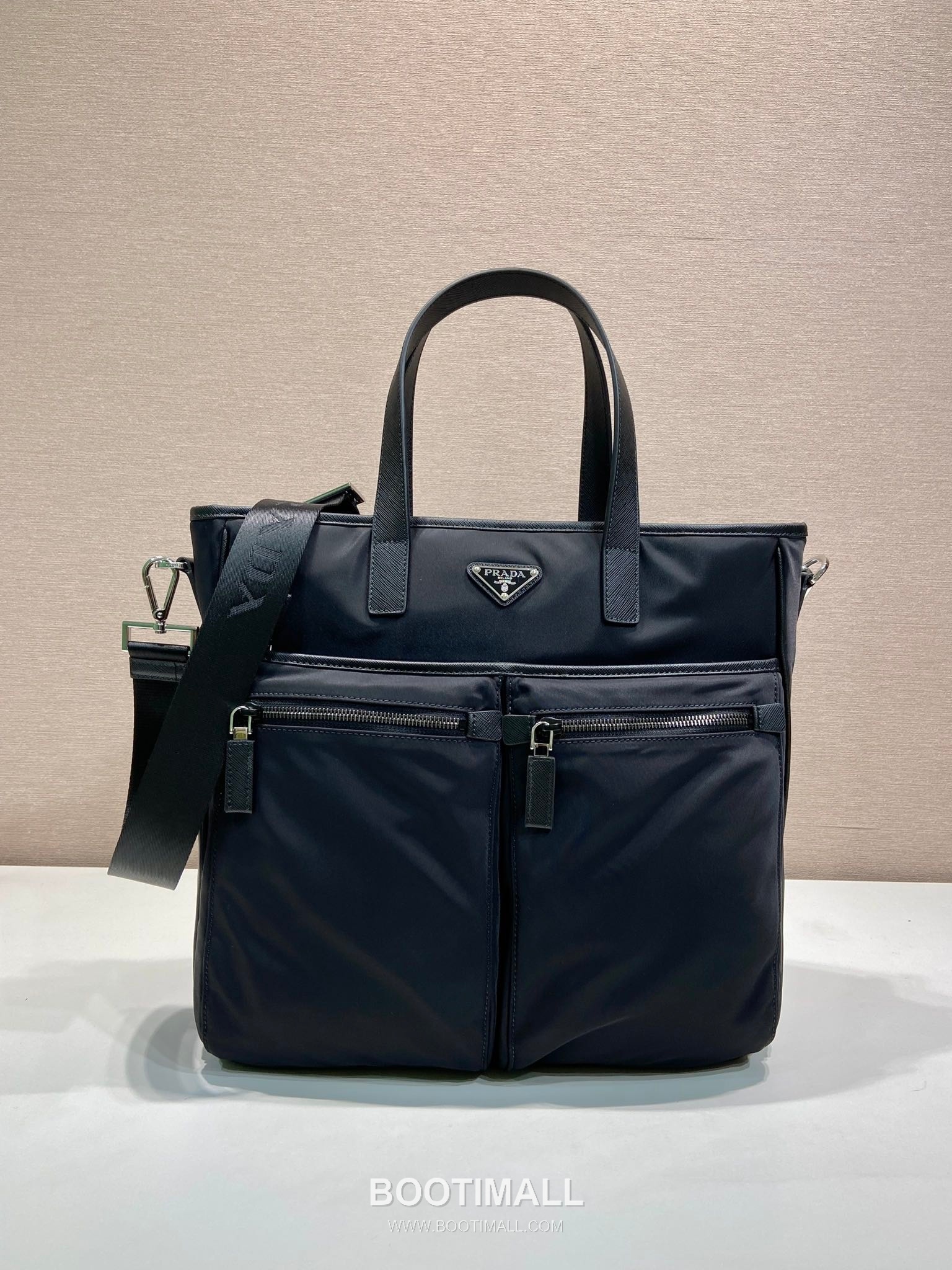 Prada Parachute Nylon Tote Bag with Multi Compartment and Minimal Design 프라다 패러슈트 나일론 멀티수납 미니멀 토트백 2VG860 34cm 1