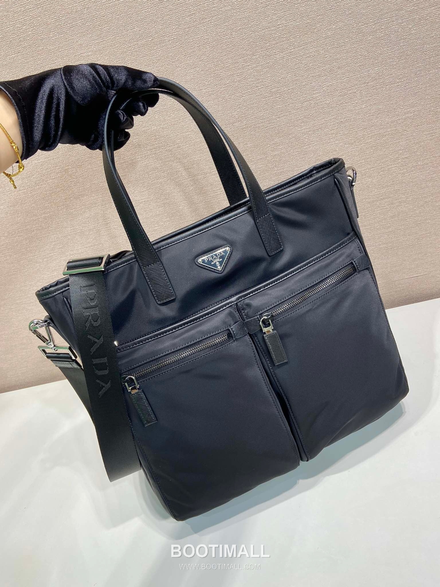 Prada Parachute Nylon Tote Bag with Multi Compartment and Minimal Design 프라다 패러슈트 나일론 멀티수납 미니멀 토트백 2VG860 34cm 3