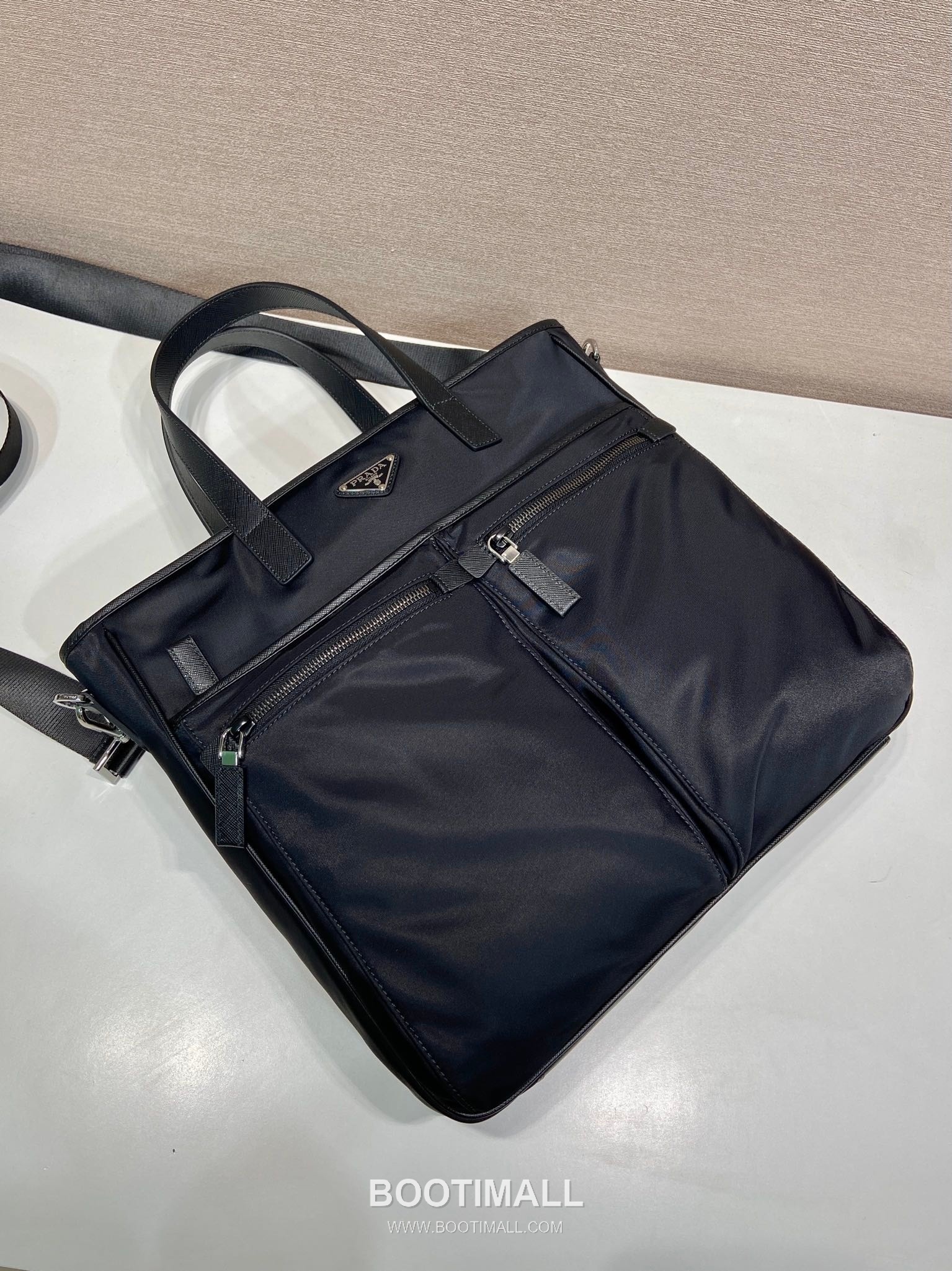 Prada Parachute Nylon Tote Bag with Multi Compartment and Minimal Design 프라다 패러슈트 나일론 멀티수납 미니멀 토트백 2VG860 34cm 4