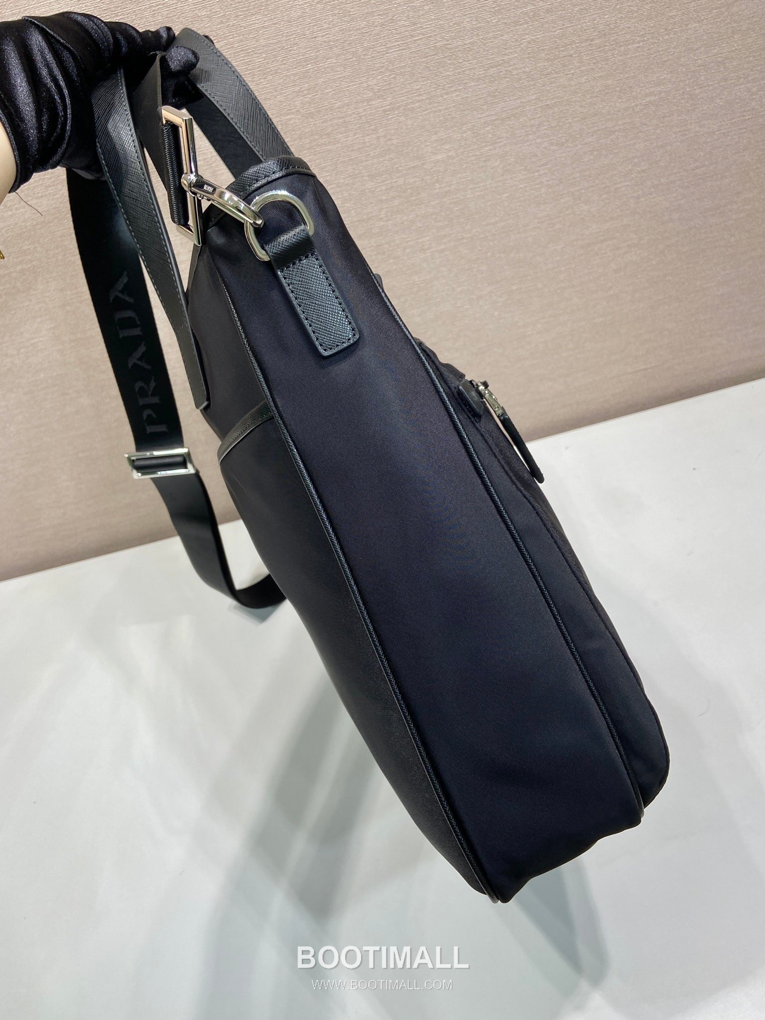 Prada Parachute Nylon Tote Bag with Multi Compartment and Minimal Design 프라다 패러슈트 나일론 멀티수납 미니멀 토트백 2VG860 34cm 6