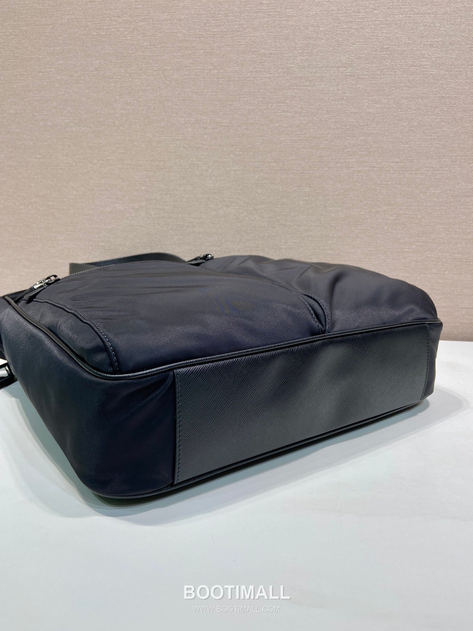 Prada Parachute Nylon Tote Bag with Multi Compartment and Minimal Design 프라다 패러슈트 나일론 멀티수납 미니멀 토트백 2VG860 34cm 7