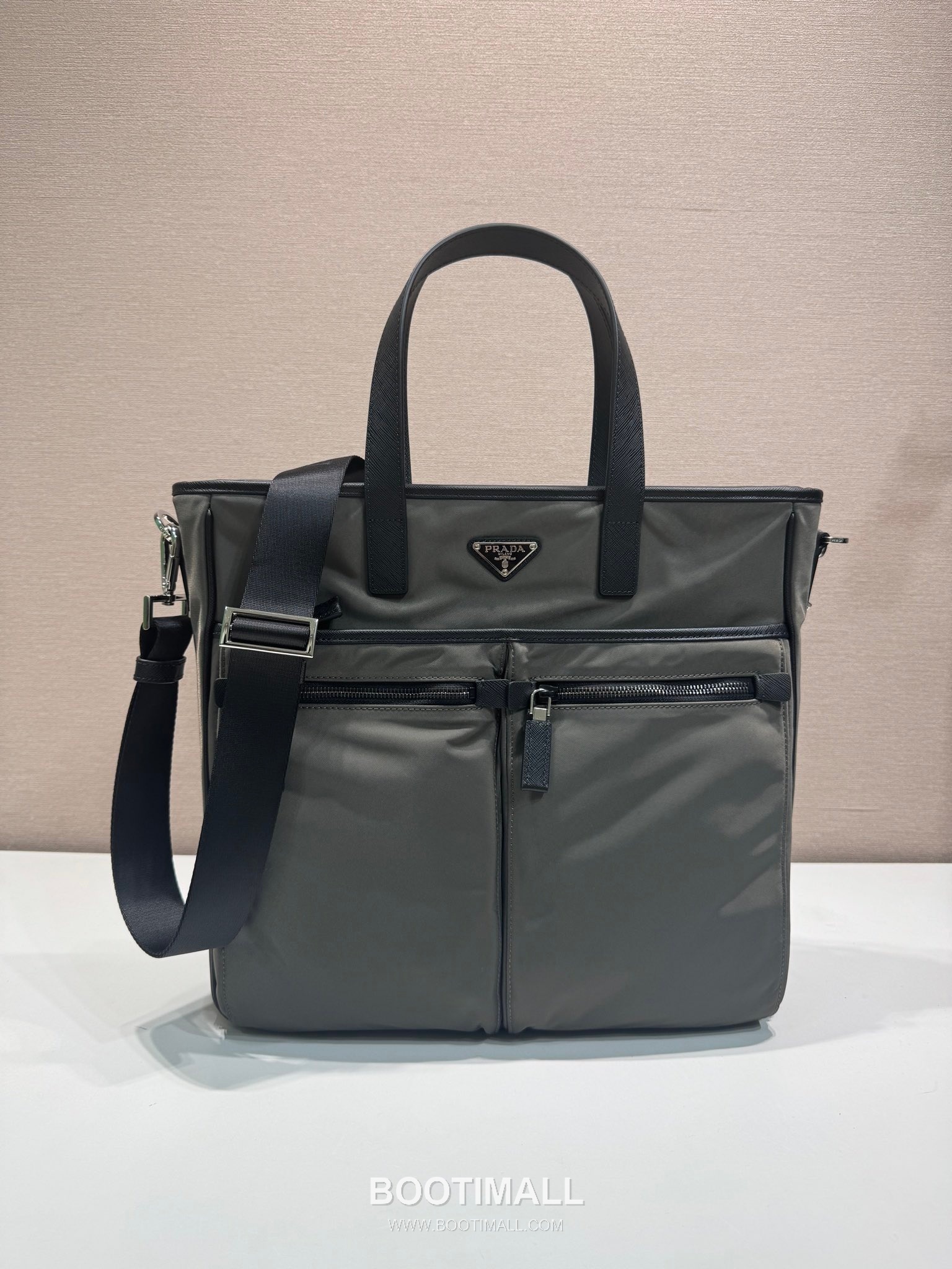 Prada Parachute Nylon Tote Bag with Multi Compartment and Minimal Design 프라다 패러슈트 나일론 멀티수납 미니멀 토트백 2VG860 34cm 1
