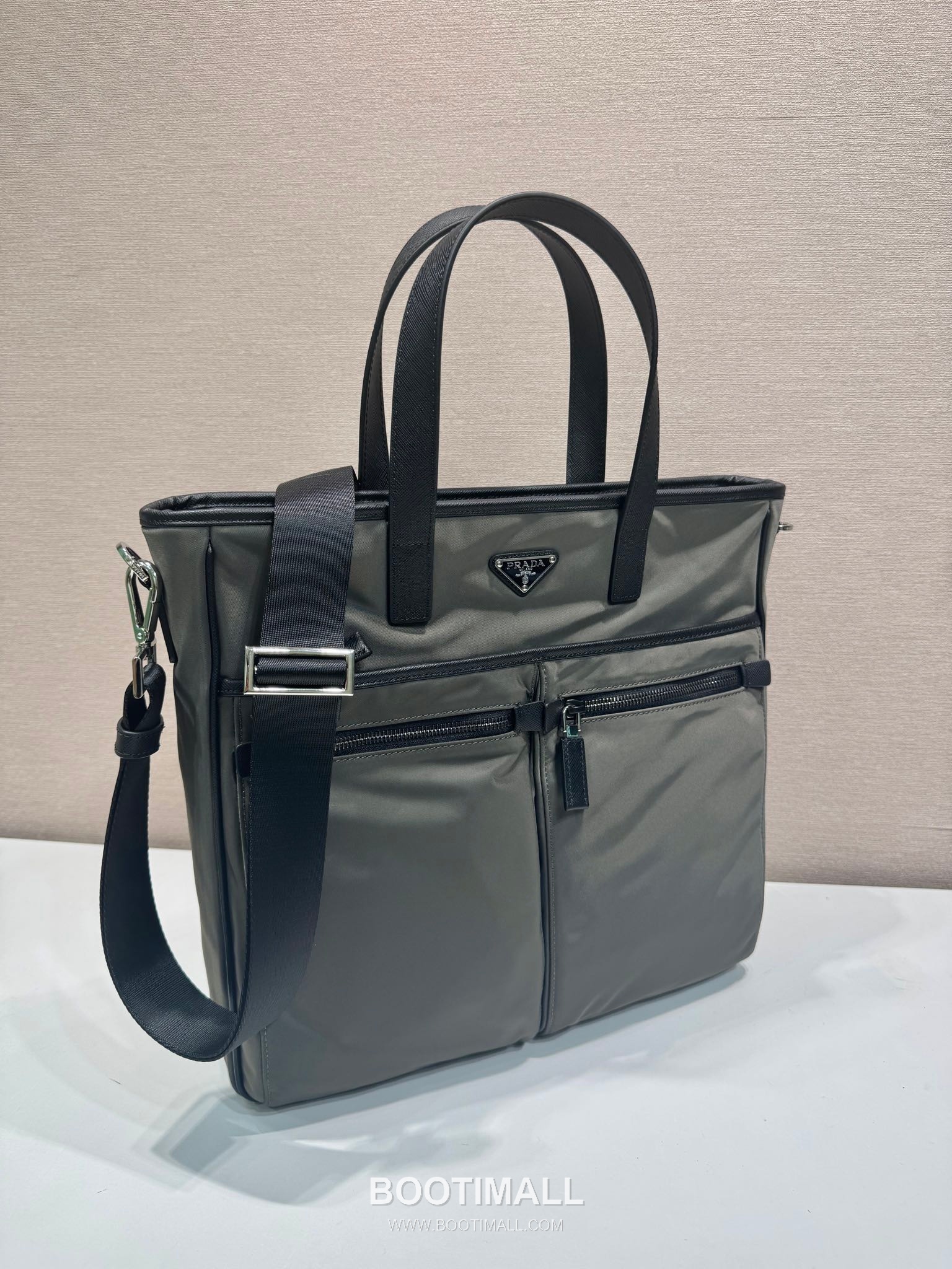Prada Parachute Nylon Tote Bag with Multi Compartment and Minimal Design 프라다 패러슈트 나일론 멀티수납 미니멀 토트백 2VG860 34cm 2